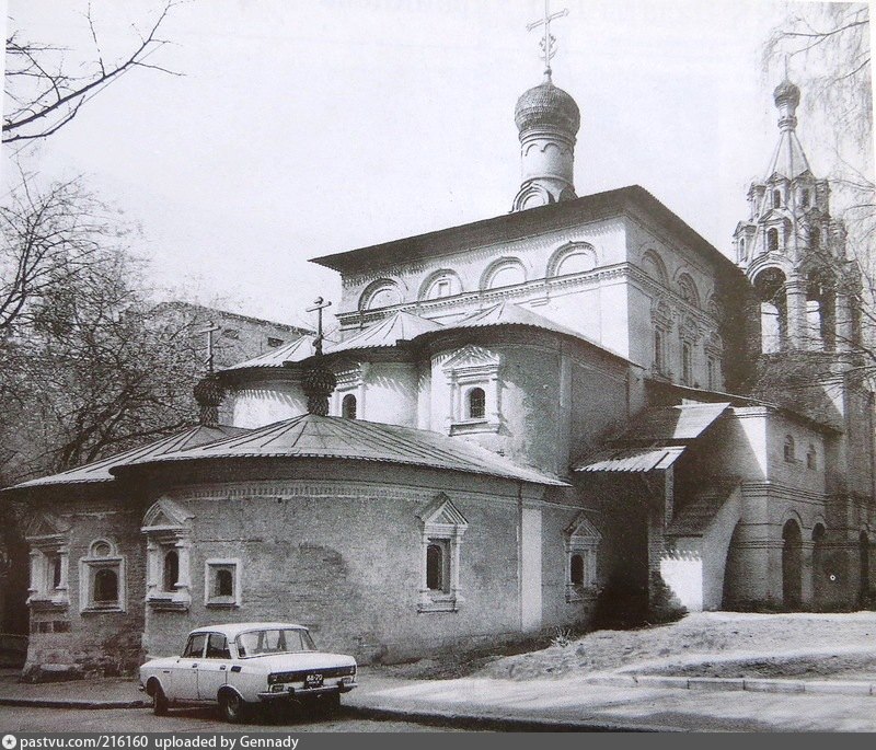 Паству. Храм трех святителей на Кулишках. Церковь трёх святителей в Трёхсвятительском переулке. Малый Трехсвятительский переулок Церковь. Трехсвятский храм в Москве.