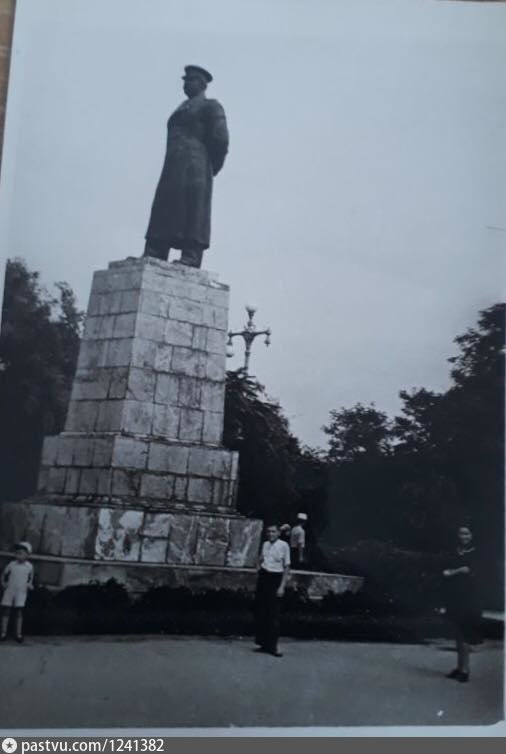 Статуя Сталина в Украине. Памятник Сталину (гори).