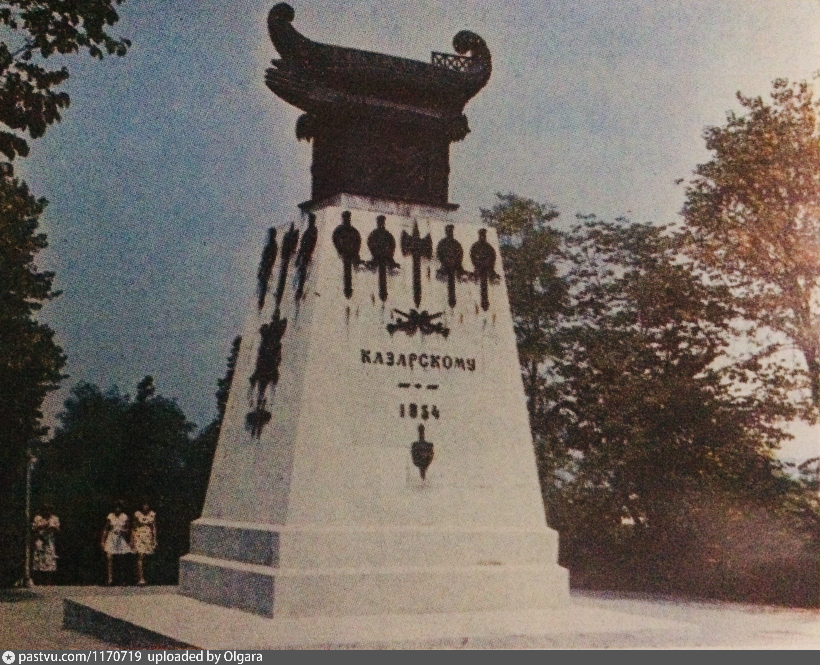 Памятник а.и. Казарскому и экипажу брига 