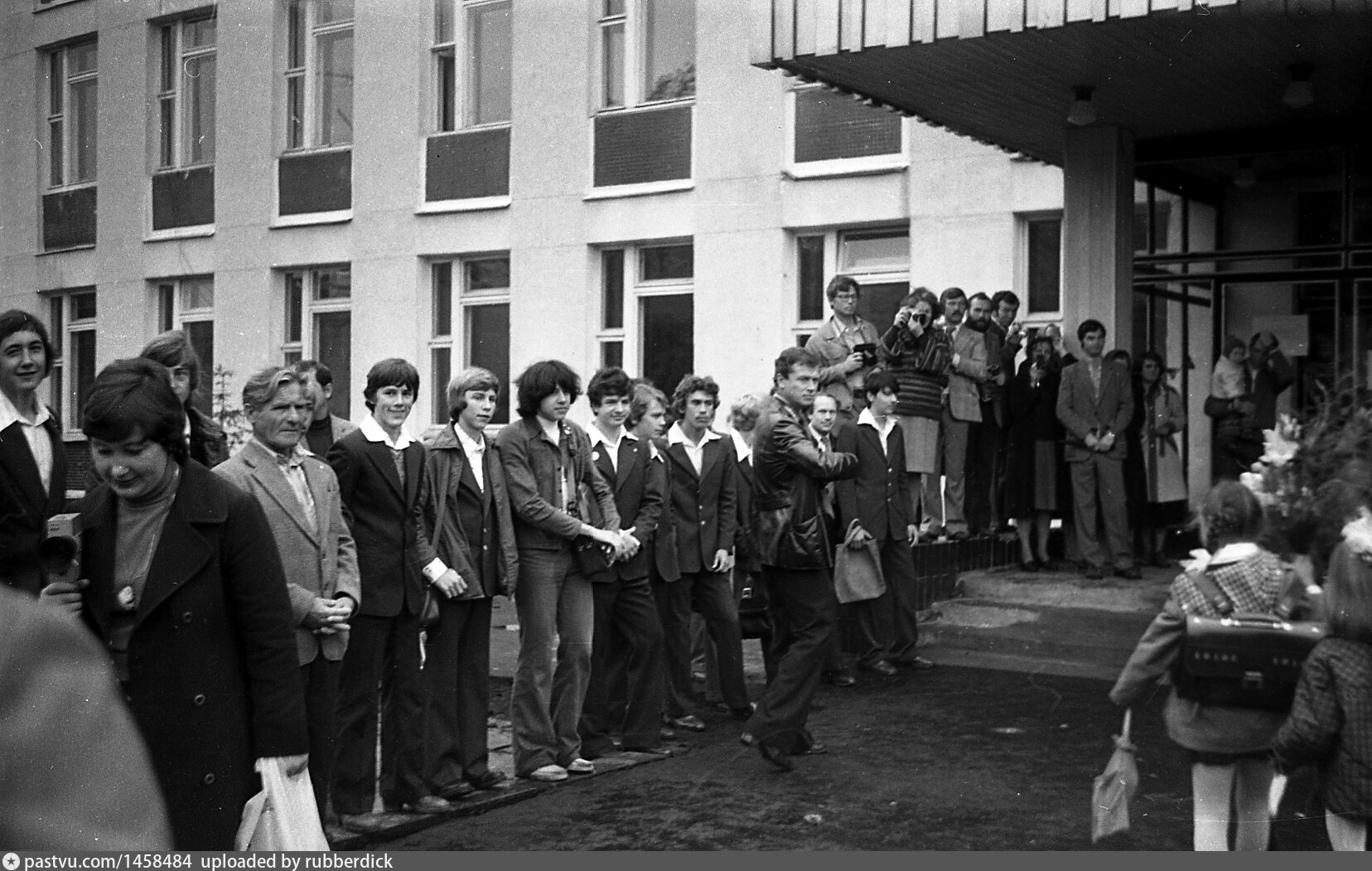 Сайт школы 1980. Школа 1 Троицк Москва. Троицк Школьная 10 а. 1 Сентября 1980. Школа 1980.