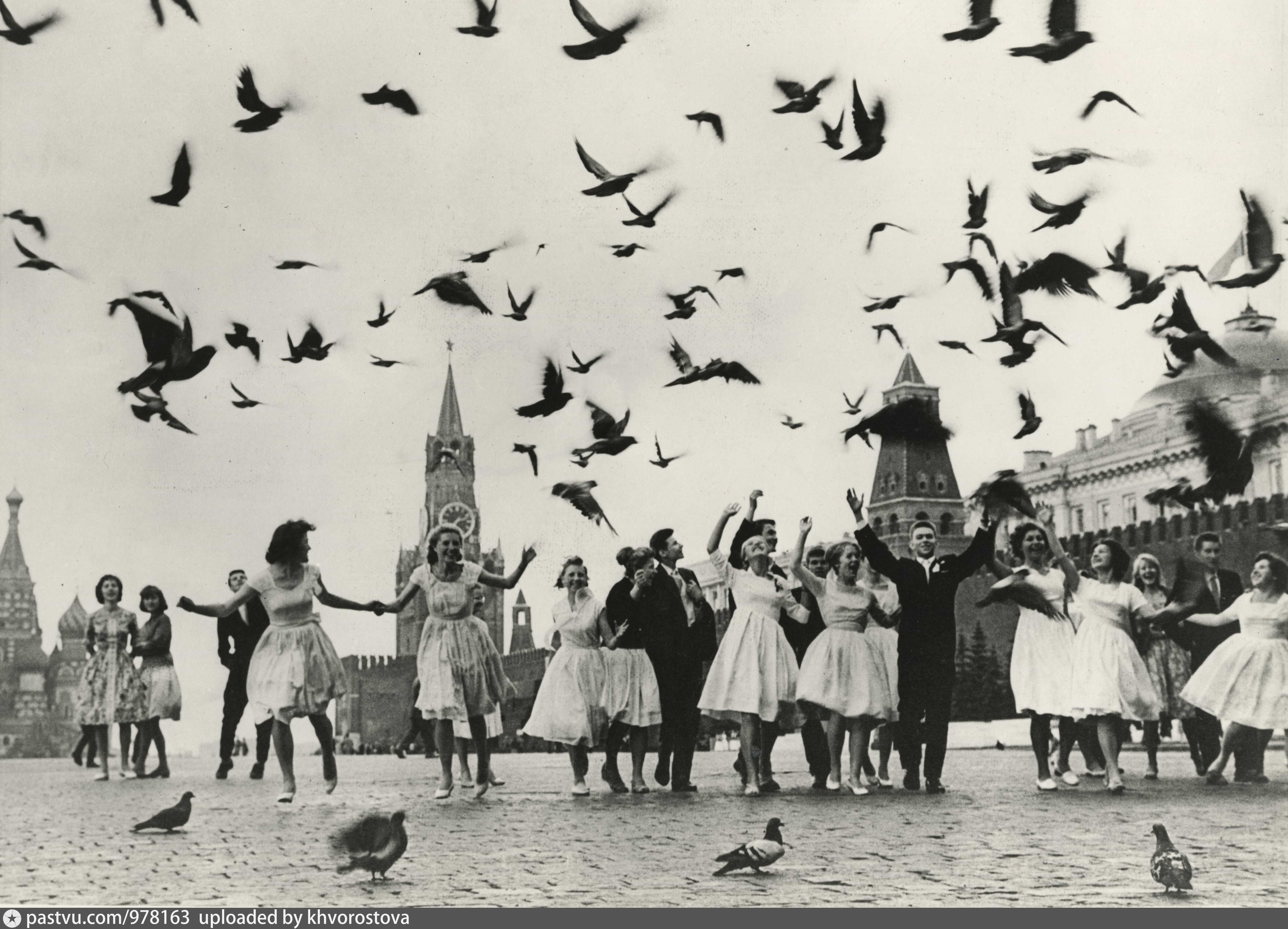 Старое счастье. Владимир Лагранж голуби мира 1962. Владимир Руфинович Лагранж. Владимир Лагранж голуби на красной площади. Владимир Руфинович Лагранж фотографии.