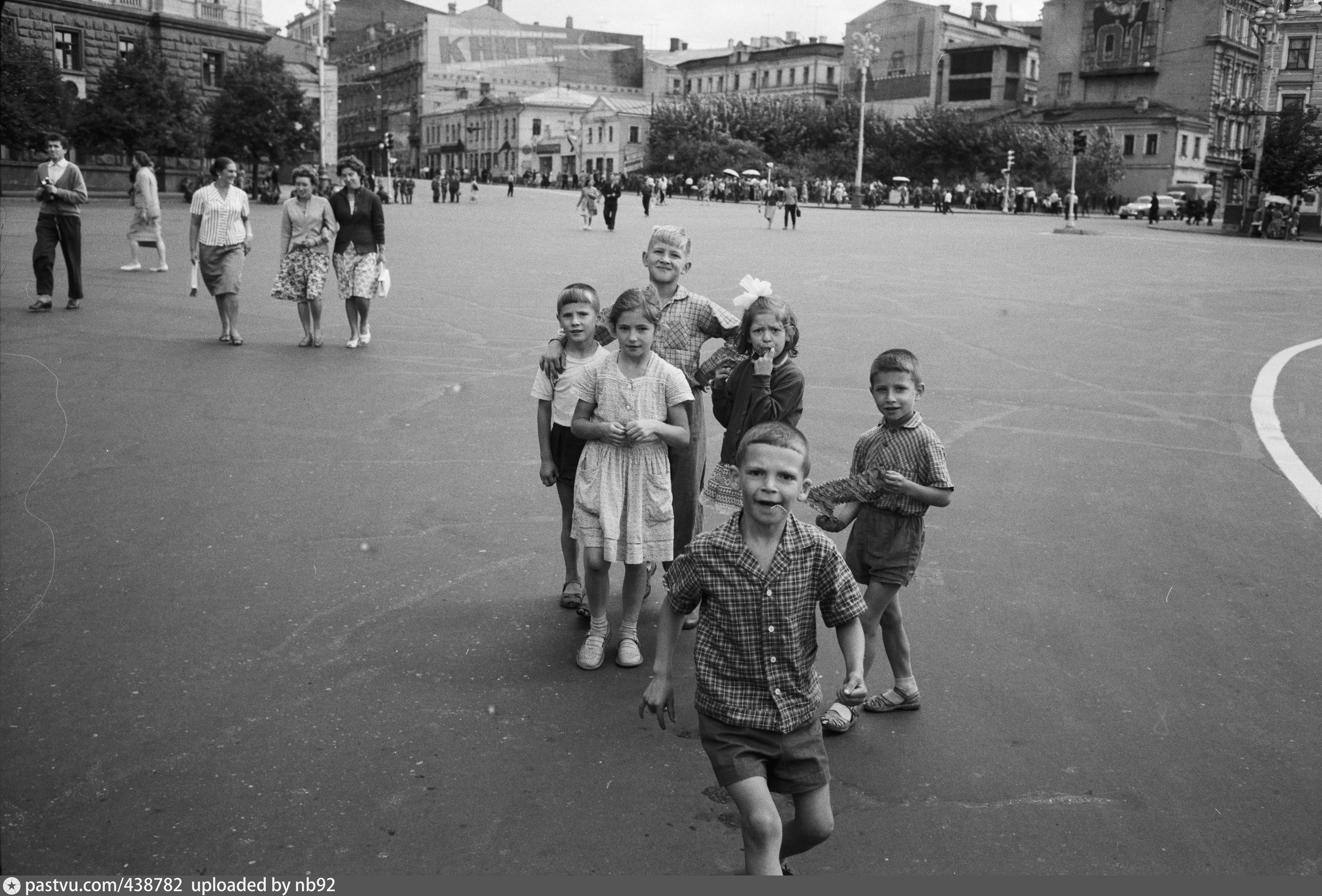 Забытые советские. Старый Советский человек. Советские фотографии. Дети СССР на улице. СССР 1960.