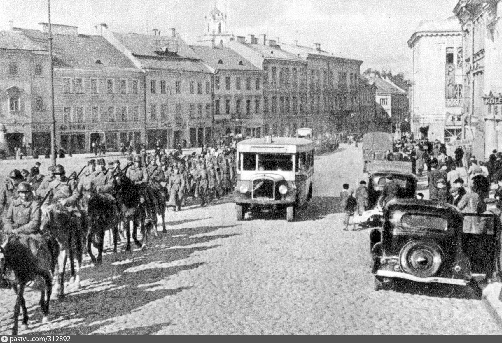 1939 год ссср. Литовская армия в городе Вильнюс 1939 г. Армия Литвы в Вильно 1939. Советская армия в Вильнюсе 1940. Оккупация 1940 Литва.