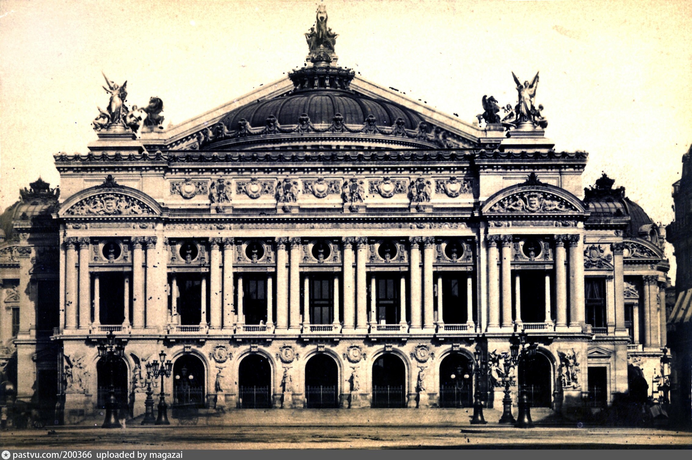 Театр в россии xix в. Опера Гарнье Париж 19 век. Парижская опера Франция 1661. Театр Гранд опера в Париже 20 век. Театр Франция 19 век.