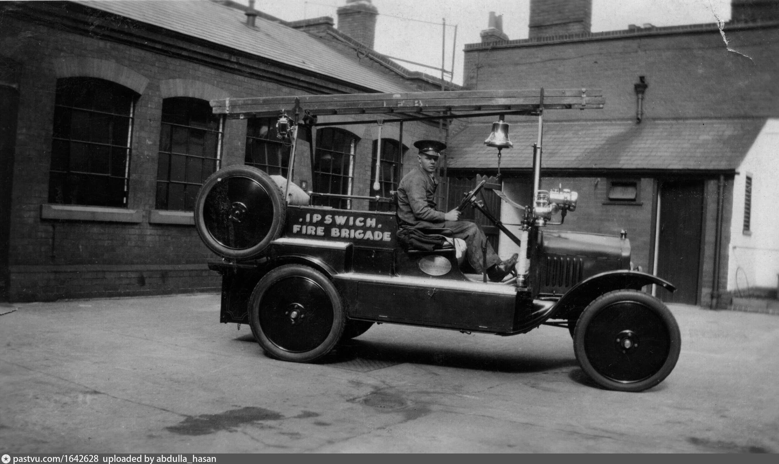 A Ford fire tender at the Bond Street