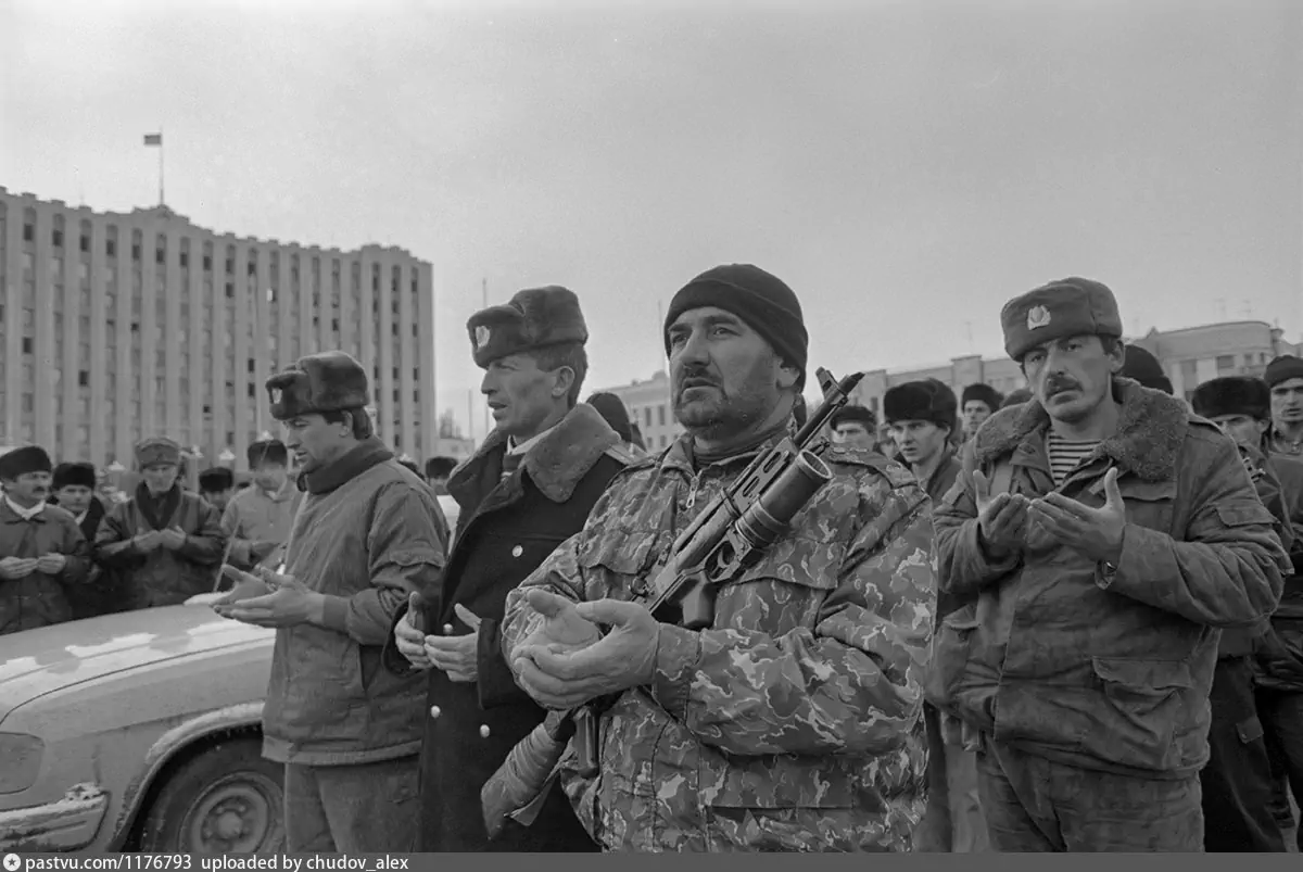 1994 год 1 декабря. Штурм президентского дворца в Грозном 1995.