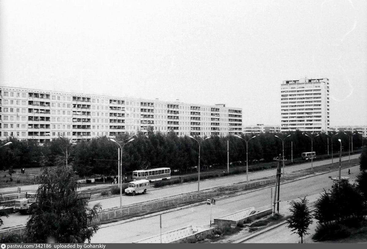 Старые набережных челнов. Набережные Челны 1989. Набережные Челны 80-90 г.г.. Набережные Челны 1989 год. Набережные Челны Московский проспект ретро.