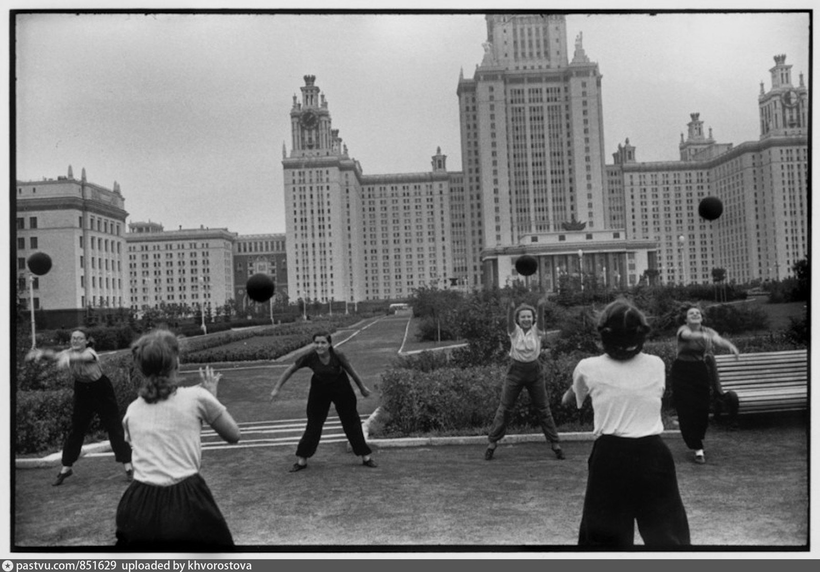 Советские черно белые. Анри Картье Брессон Москва 1954. Анри Картье-Брессон СССР 1954. Картье Брессон Москва 1954. Москва 1954 МГУ.