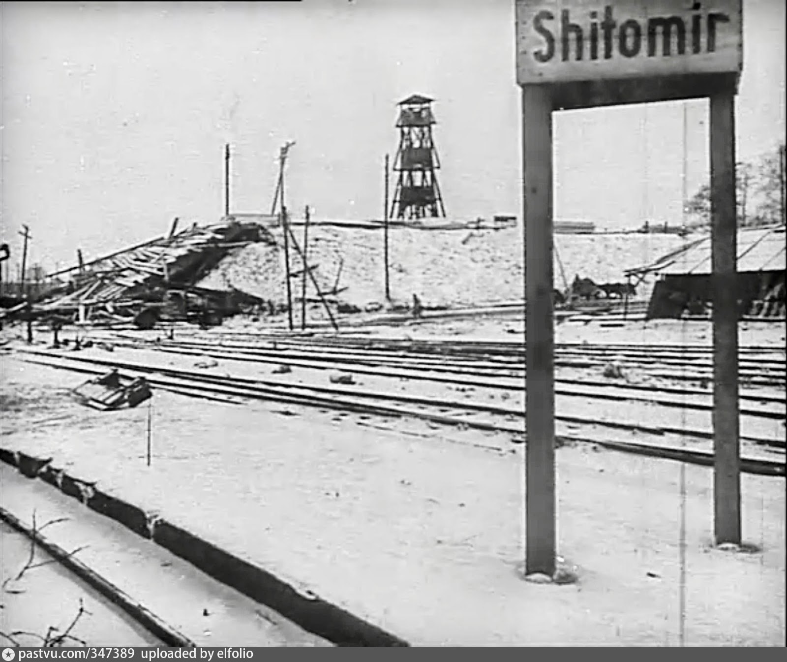 1944, январь, Житомир, Разрушеный Киевский мост, Вид с платформы ЖД Вокзала