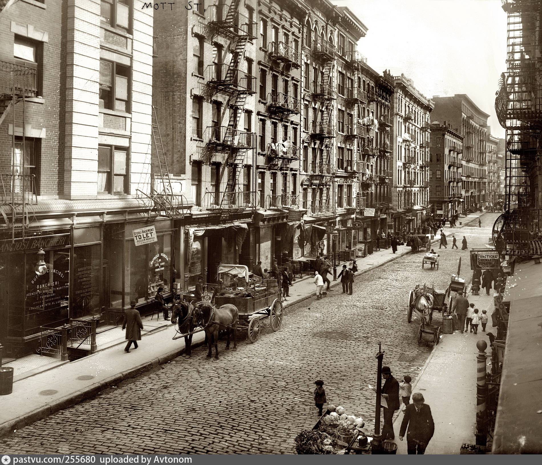 20 век фотографии улиц. Нью Йорк 1910 год. Нью Йорк 19 век. Нью_Йорк 19 века улицы. Нью Йорк 1900.