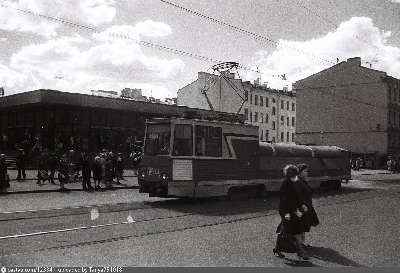 Станция метро Ладожская СПБ 90е годы