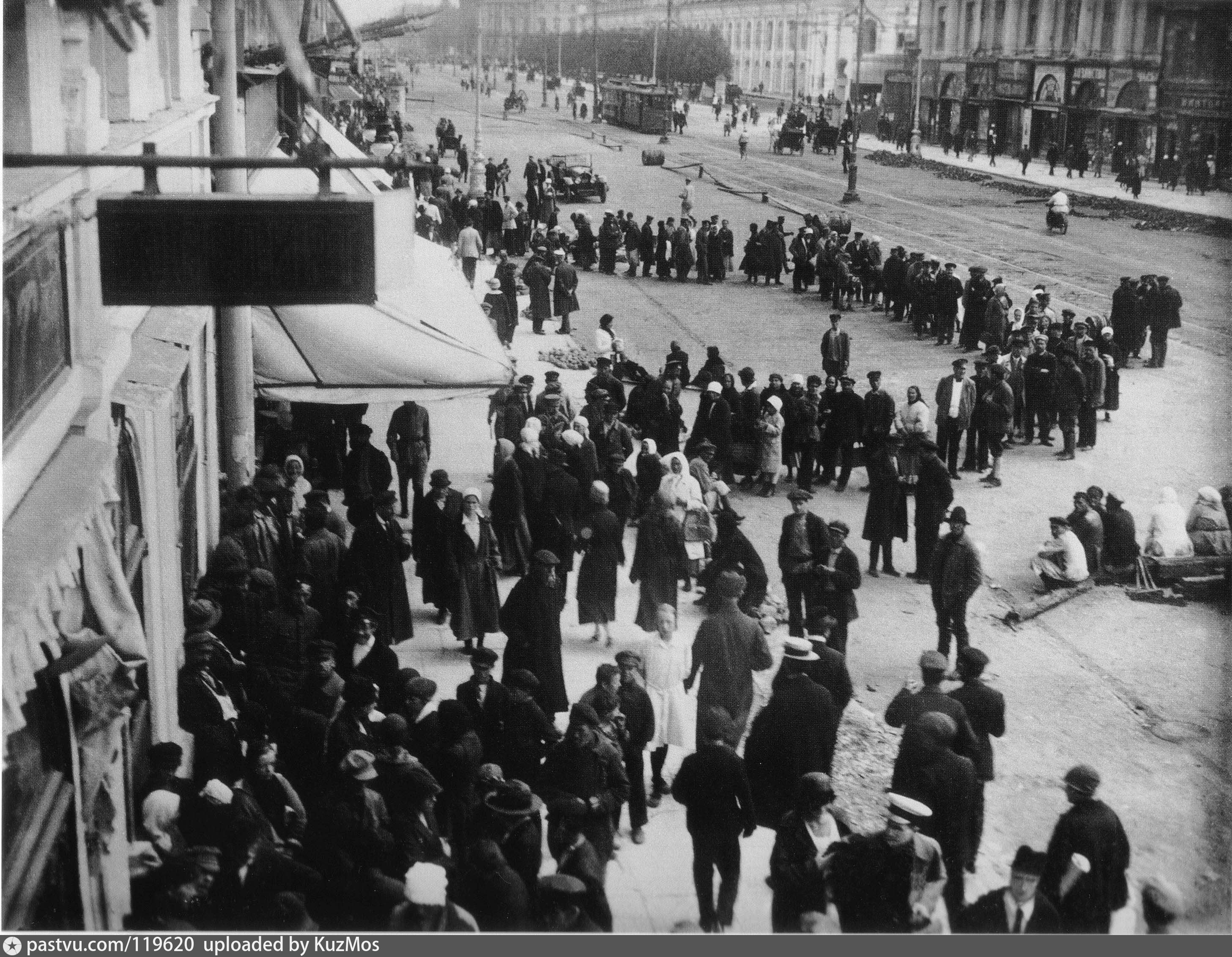 Очередь за яйцами. Ленинград в 1925 году. 1925 Год Питер. Ленинград 1925 год фото. Блокада Ленинграда очередь за хлебом.