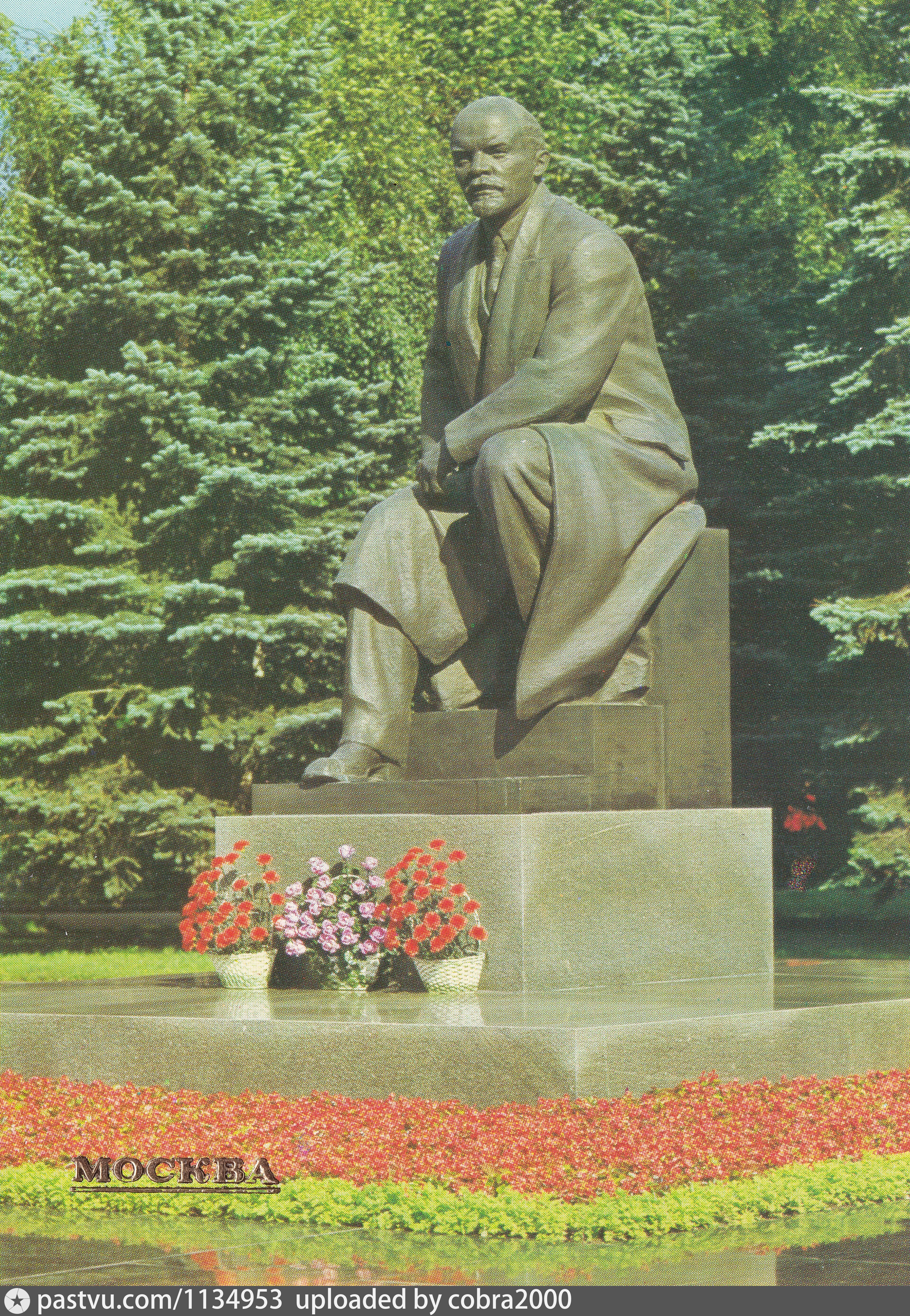 Памятник ленину на красной площади. Памятник Ленину в Московском Кремле. Памятник Ленину в Кремле СССР. Памятник Ленину в Кремле горки Ленинские. Пинчук статуя Ленин.