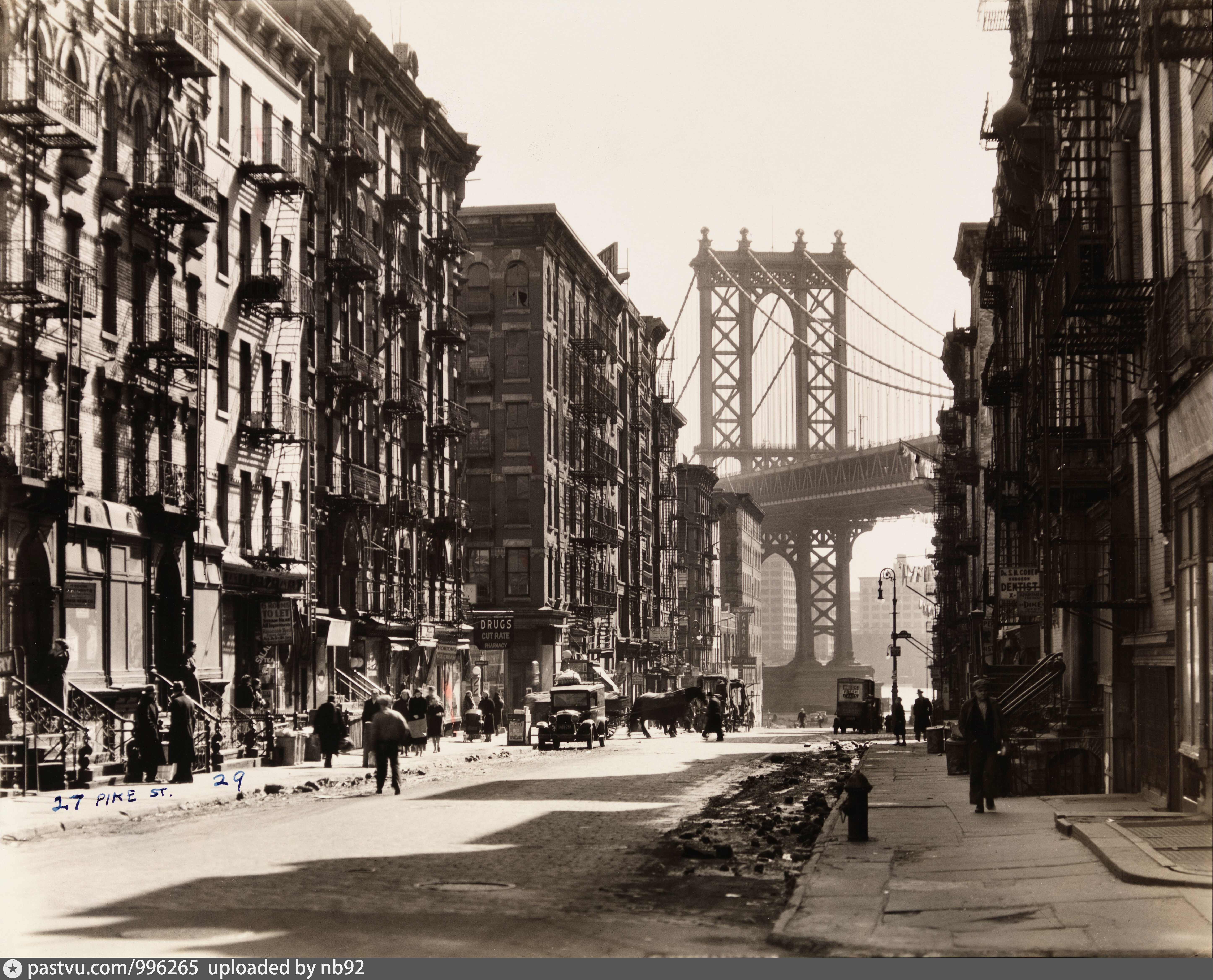 Какие города были в 1930 году. Пятая Авеню 1930 Нью Йорк. Беренис Эббот. Нью-Йорк Манхэттен 1930. Бруклин Нью-Йорк 1898.