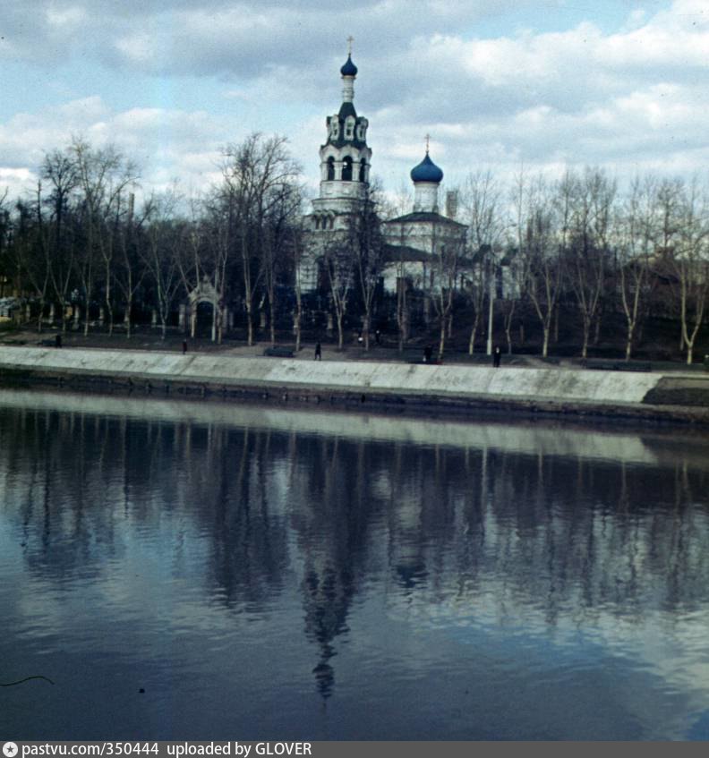 Черкизовская церковь москва. Церковь на Черкизовском пруду. Храм Илии пророка пруд вечером. Ильинская Церковь на штатной Горке. Весенние кадры Черкизовского пруда со льдом и Церковь Илии пророка.