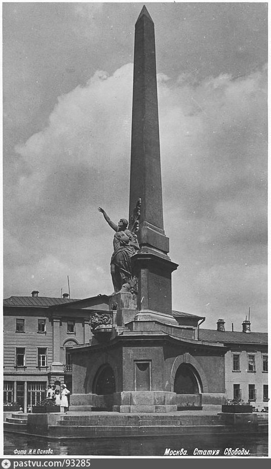 Статуя свободы в москве на нижней красносельской