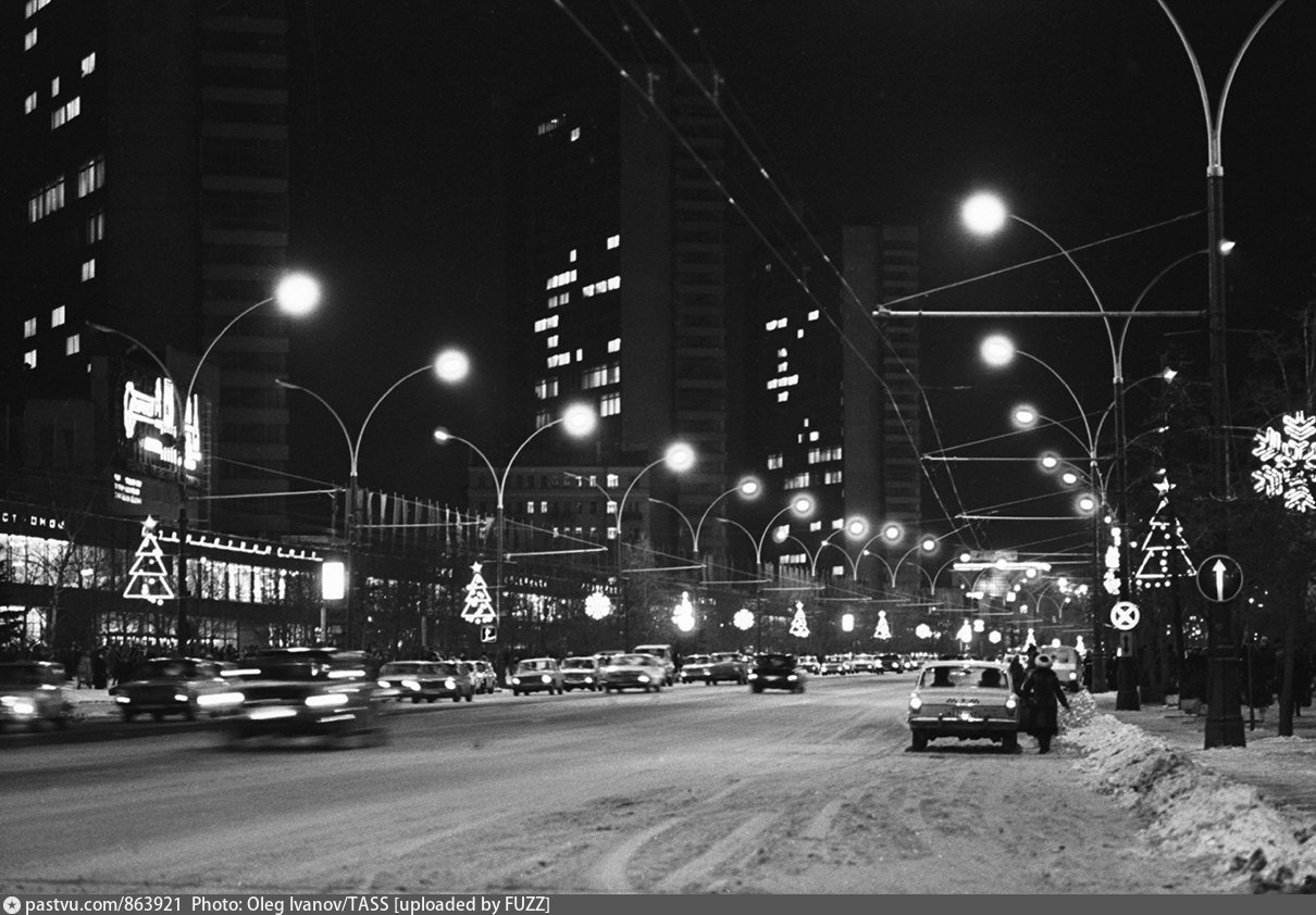 Ночные стар. Москва 1983 год. Проспект Калинина Москва 1983. Зимний проспект Калинина. Новогодняя улица.