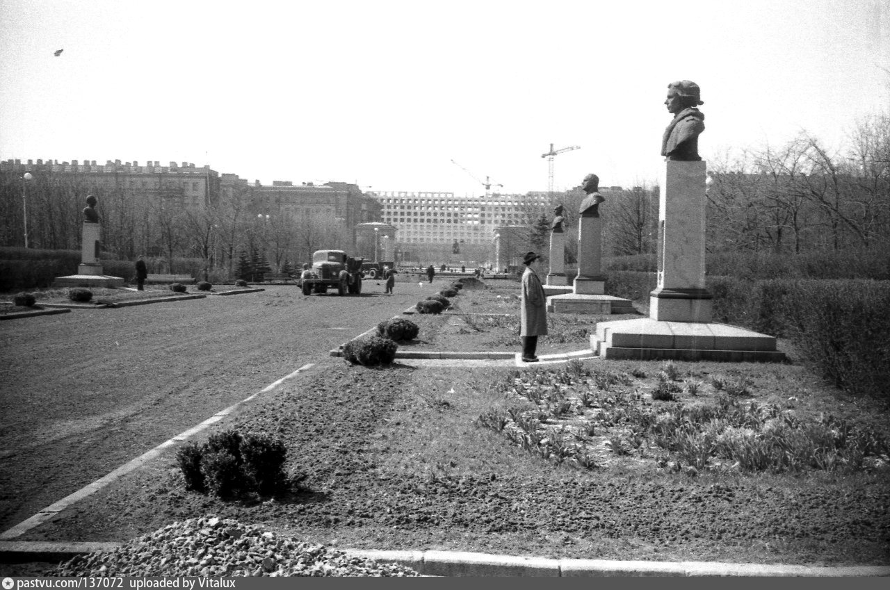 Московский парк Победы, Санкт-Петербург, аллея героев