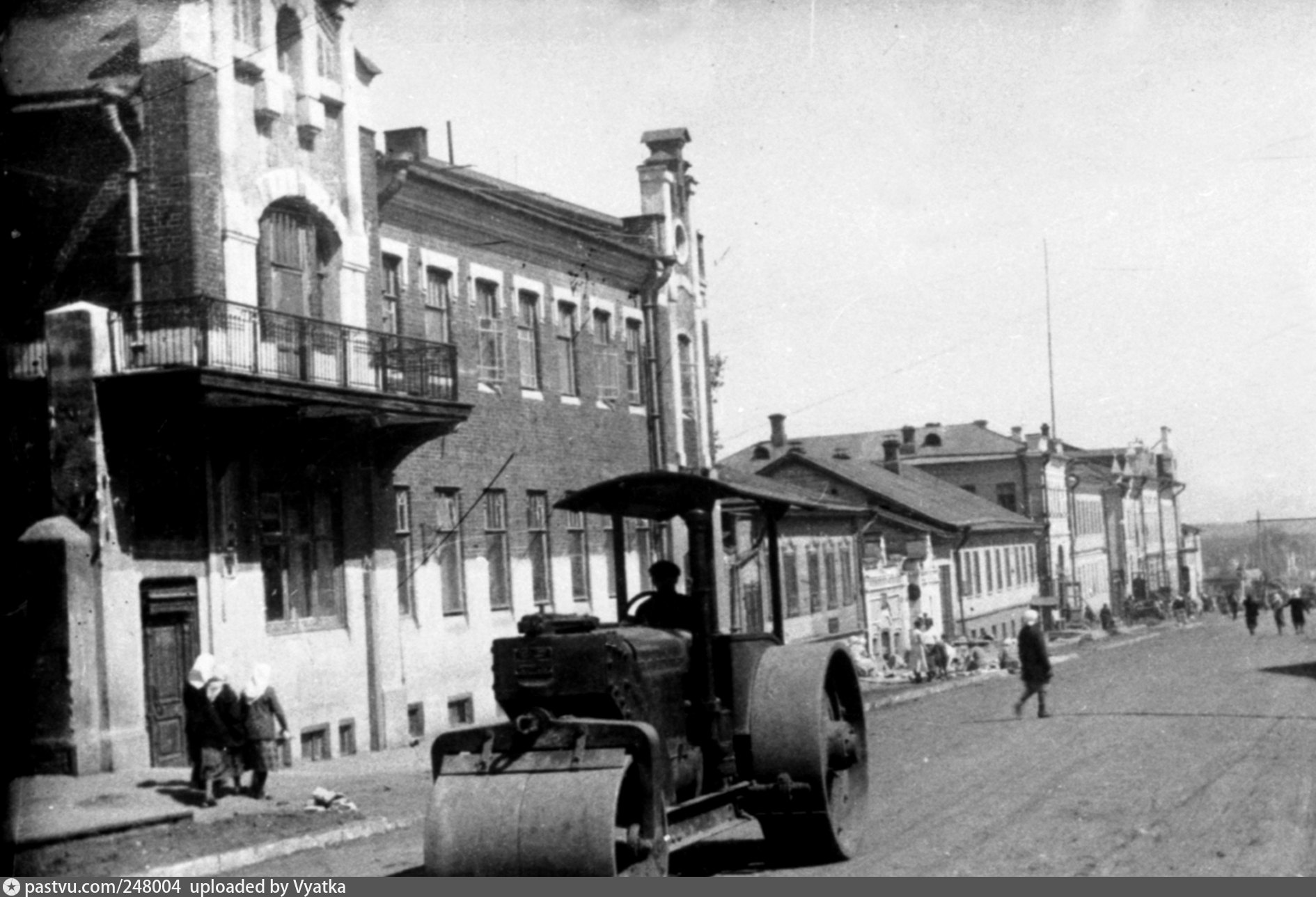 Улице коммуны 7. Улица Коммуны Киров. Вятка 1930 годы. Дом-коммуна Вятка. 1930-Е годы Вятка ЗАГС.