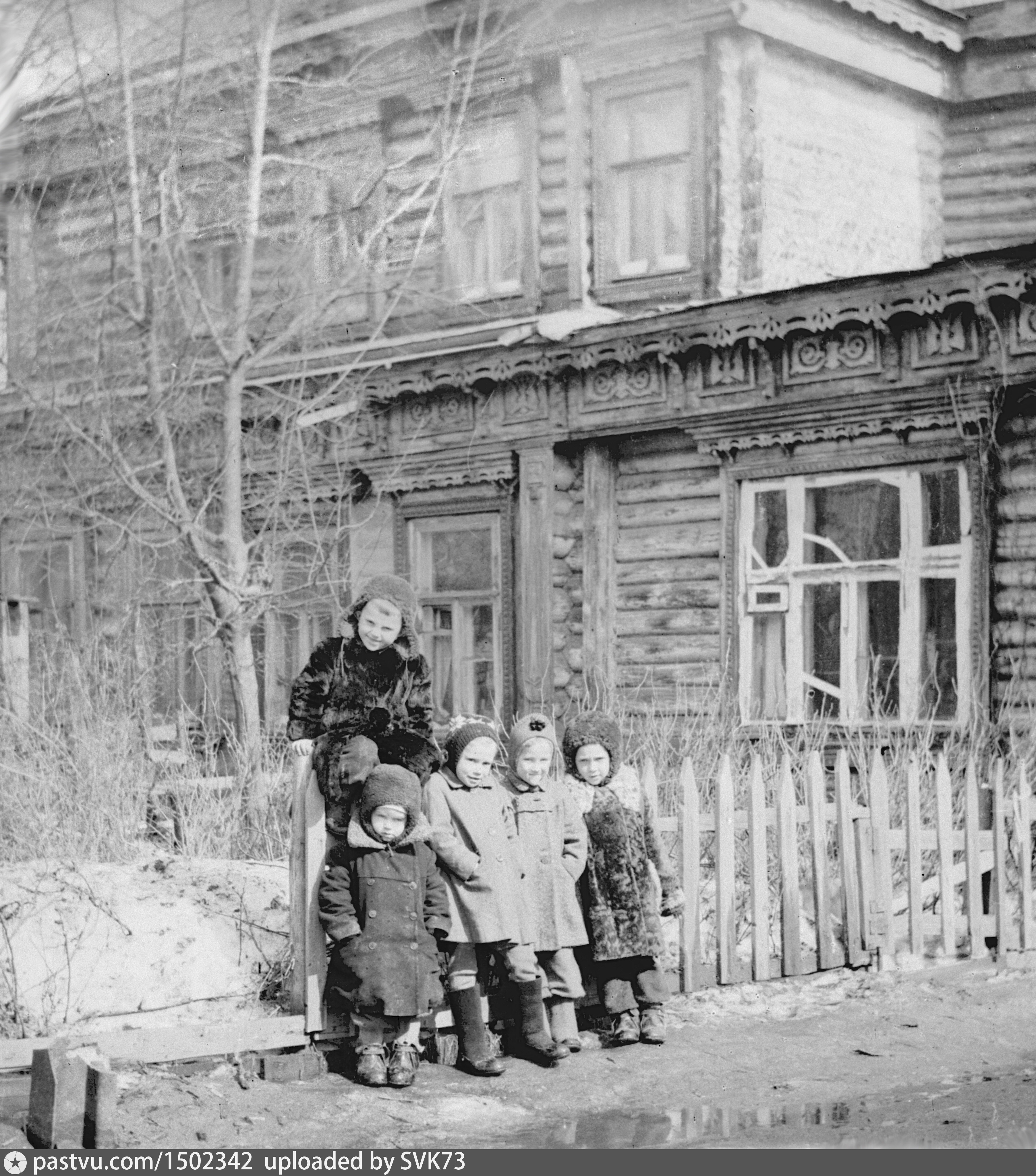 Дети у дома. Богородское шоссе, дом 18/2 - Retro photos