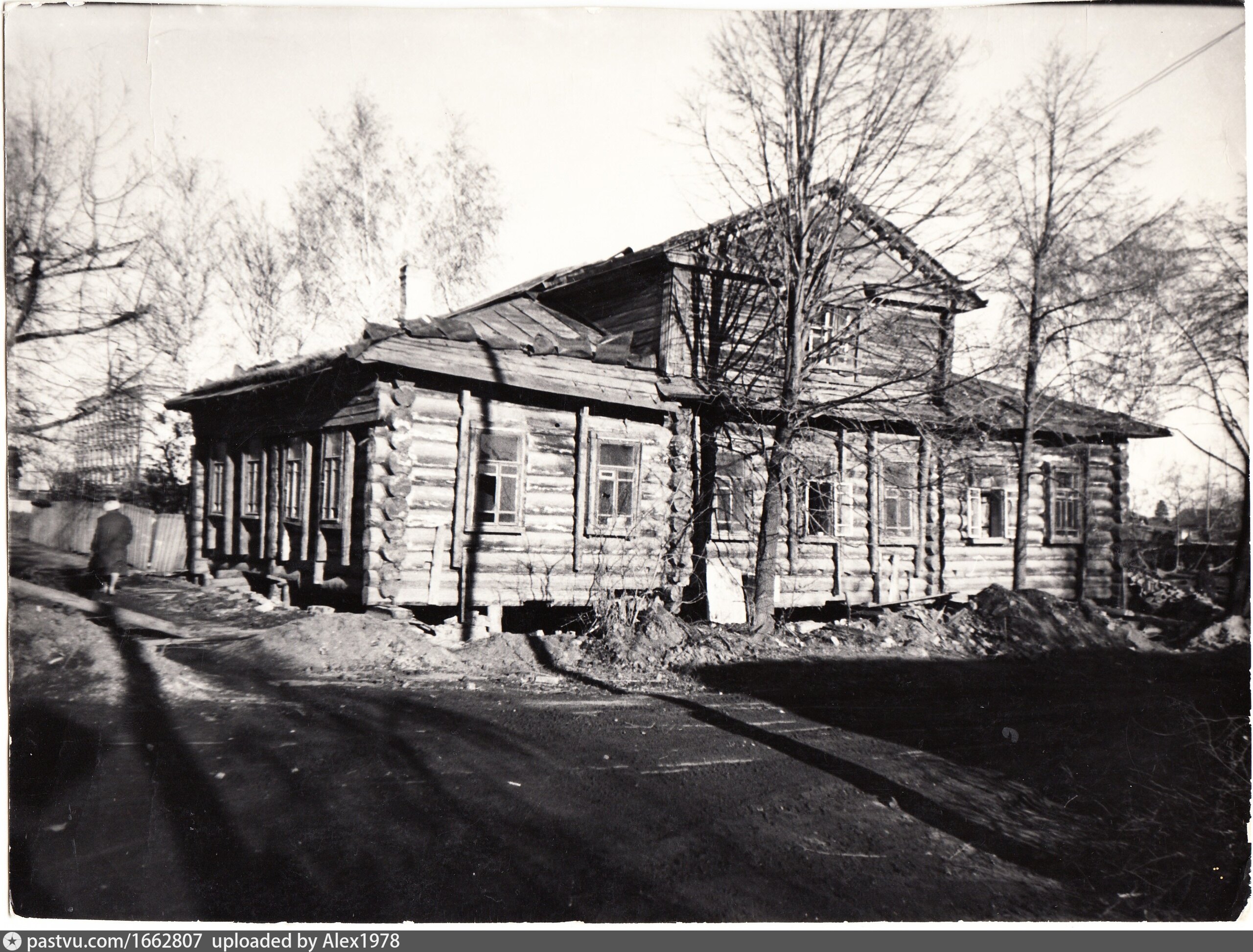 Утраченный дом. Дома 90-х. Здание 90х. Дом из 90-х из жилой.