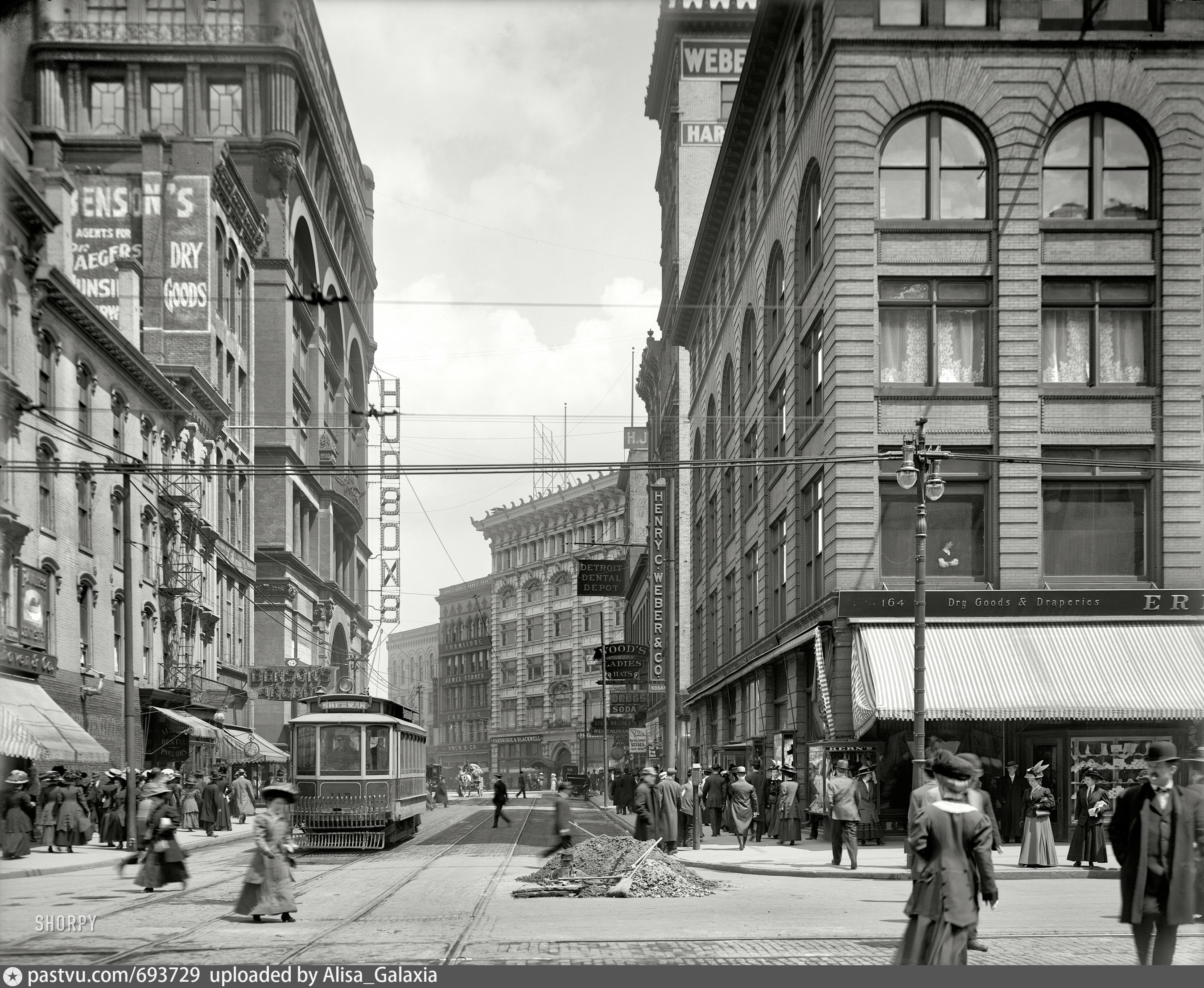 20 век фотографии улиц. Вудворд Авеню Детройт. Детройт 30-х годов. Улицы Нью Йорка 20 век. Детройт 30х.