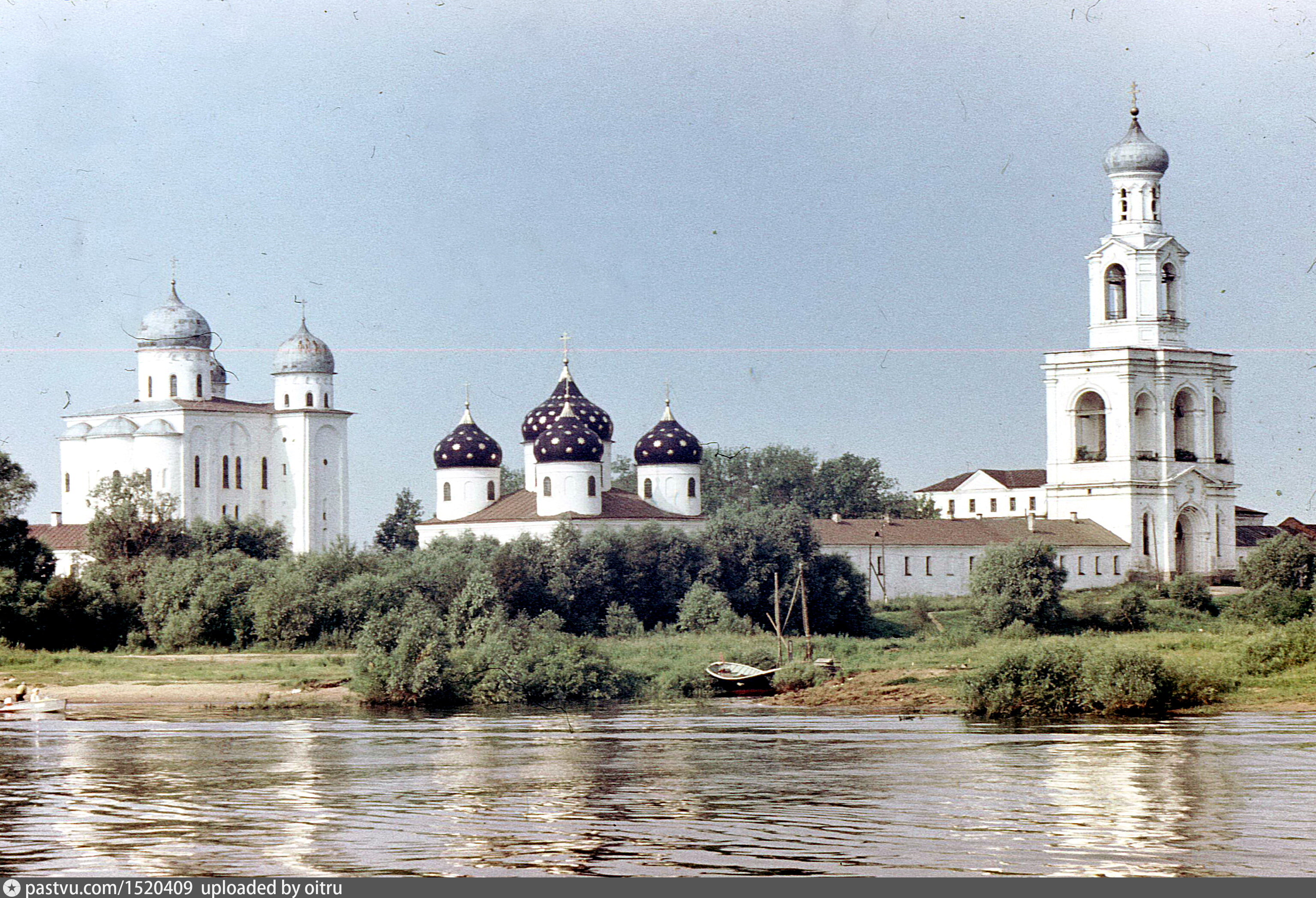 Волхов Юрьев монастырь