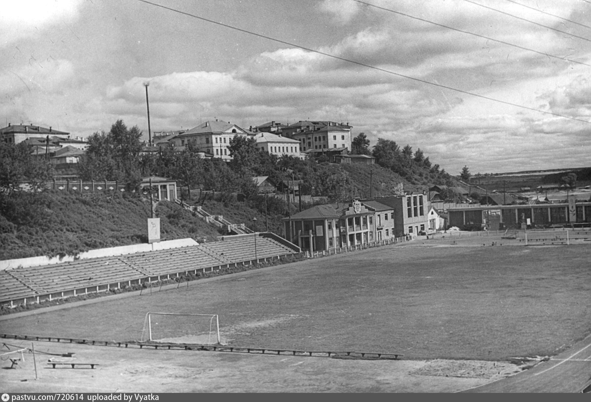 1960 киров. Стадион трудовые резервы Киров. Старый Омск стадион трудовые резервы. Стадион трудовые резервы Киров сейчас.