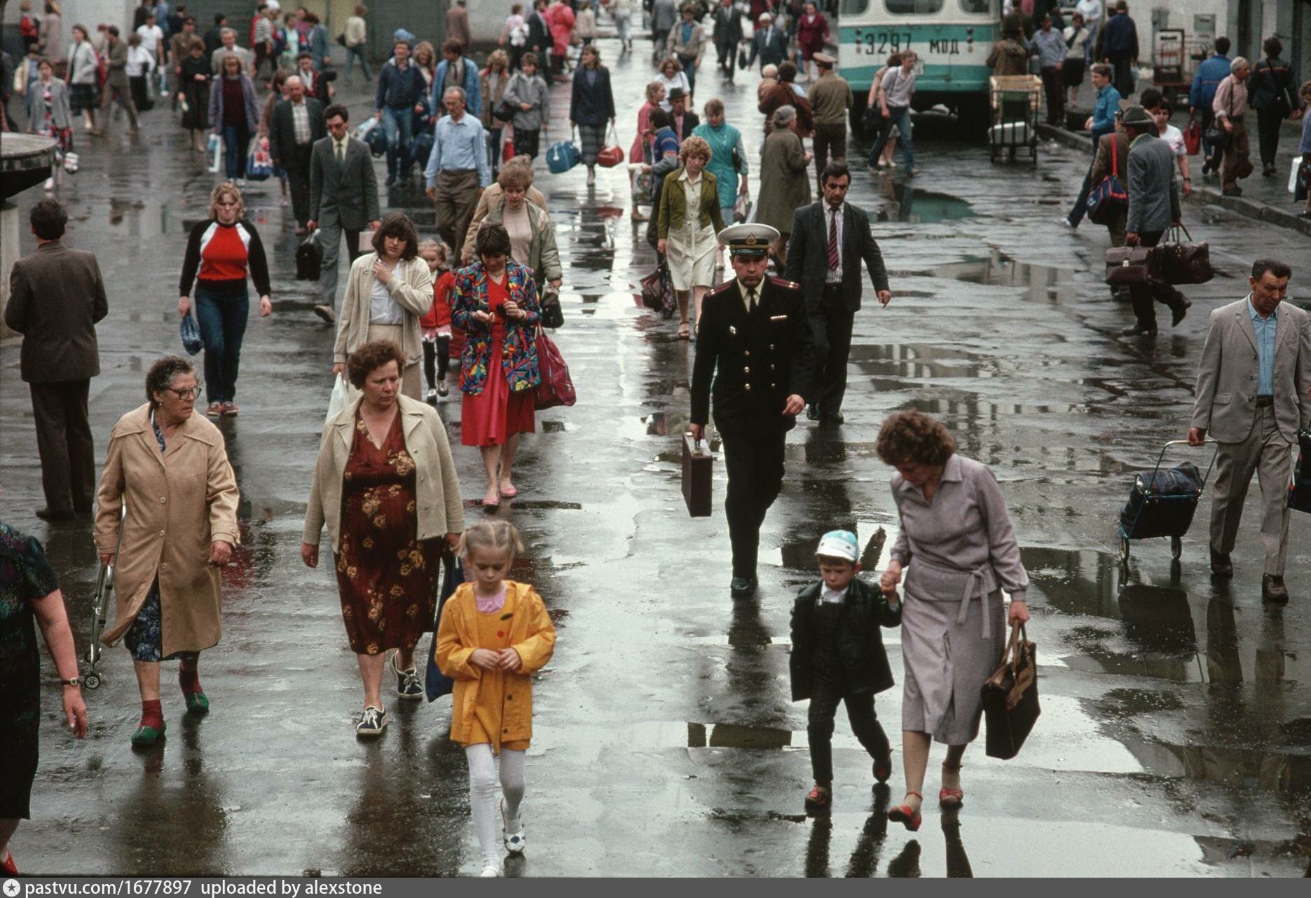 1987 год. Московский вокзал 70-е годы Ленинград. Фонтан Ленинградский вокзале 2022 год.