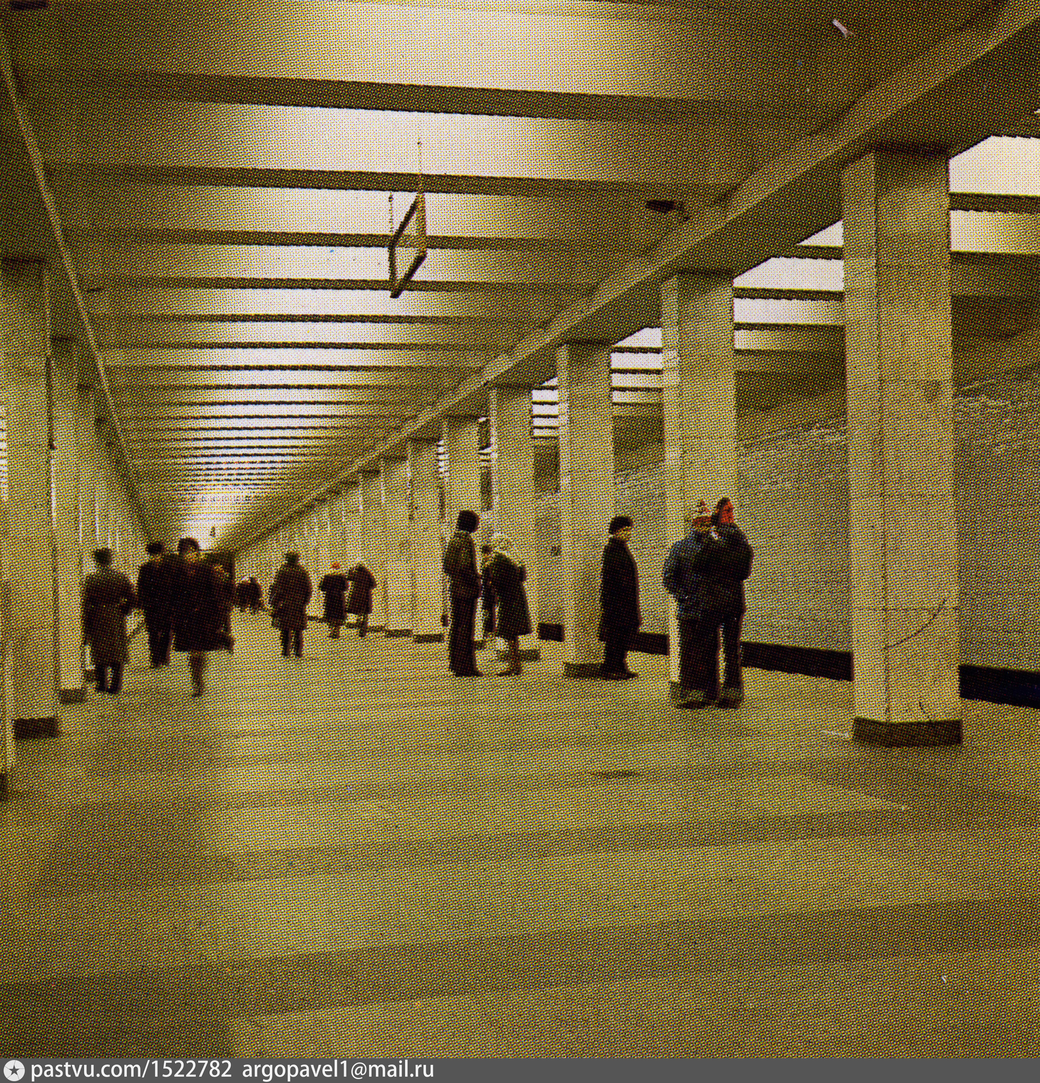 Метро войковское. Станция метро. Платформа метро. Фотосессия в метро. Метро Новогиреево центр зала.