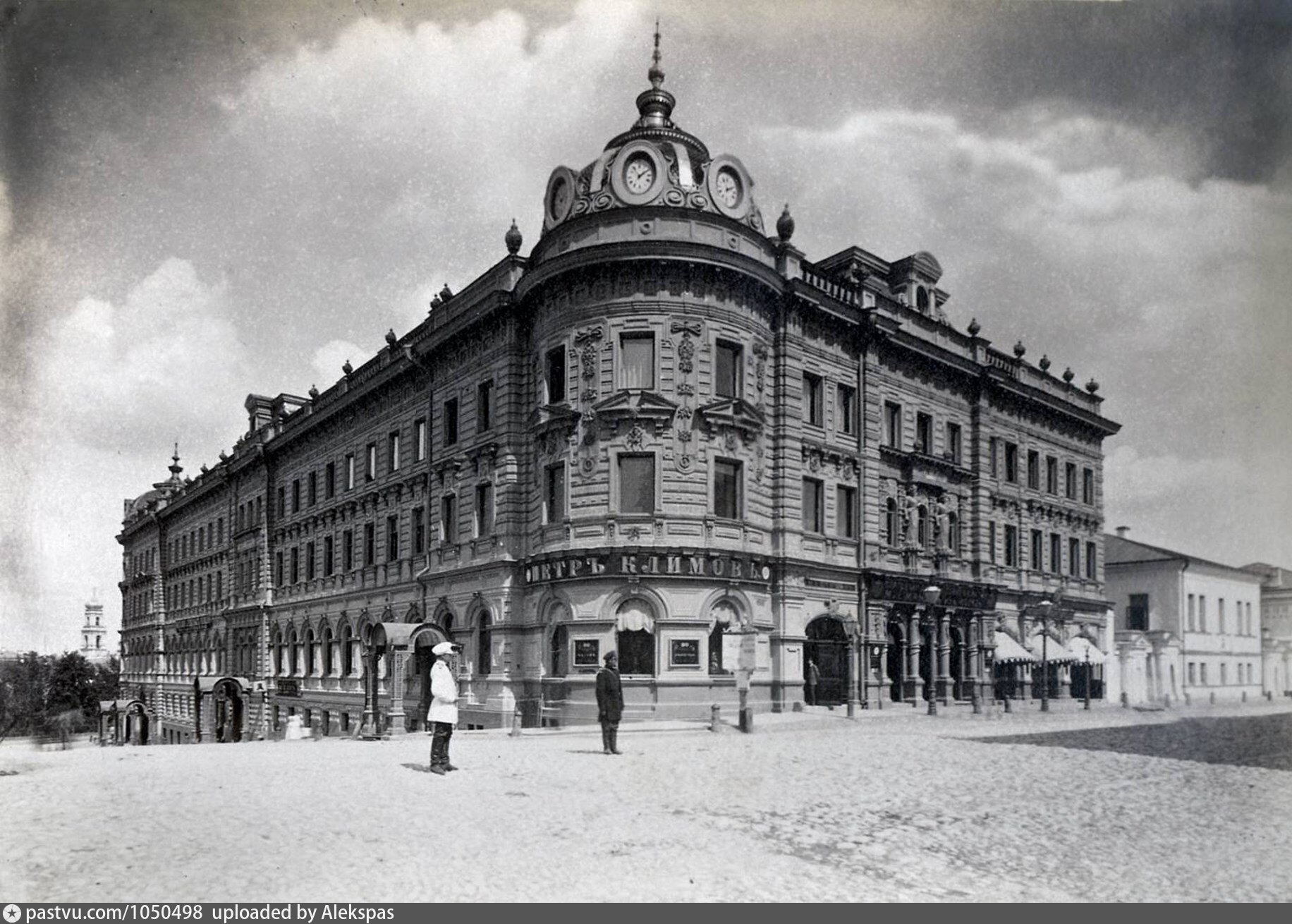 История универсамовских казань. Александровский Пассаж Казань. Александровский Пассаж Казань 19 век. Александровский Пассаж Казань год. Александровский Пассаж ул. Кремлевская, 17/22.