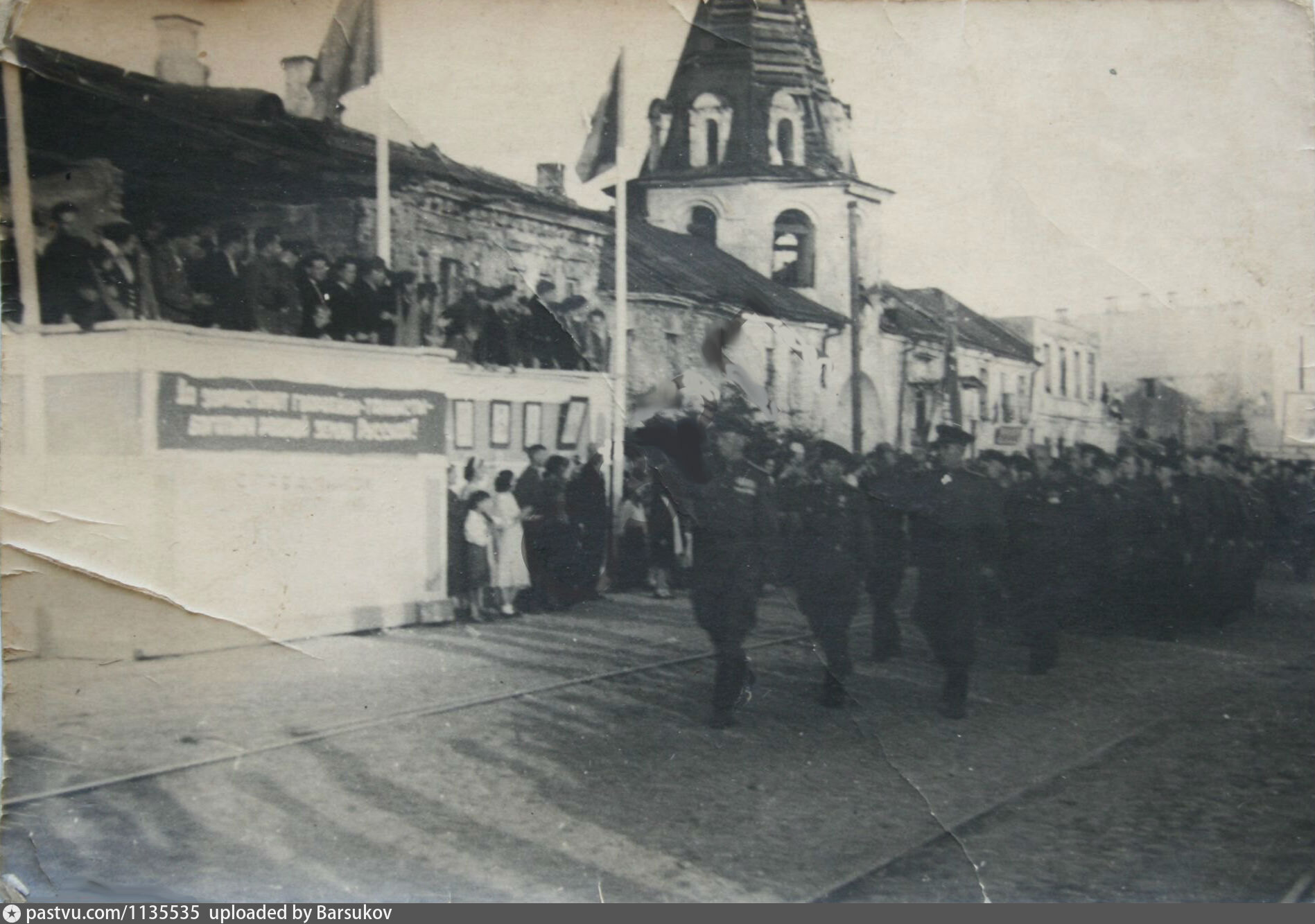 Псков 1918. Военный парад в г Псков в 1969. 7 Октября фото Псков парад советские.