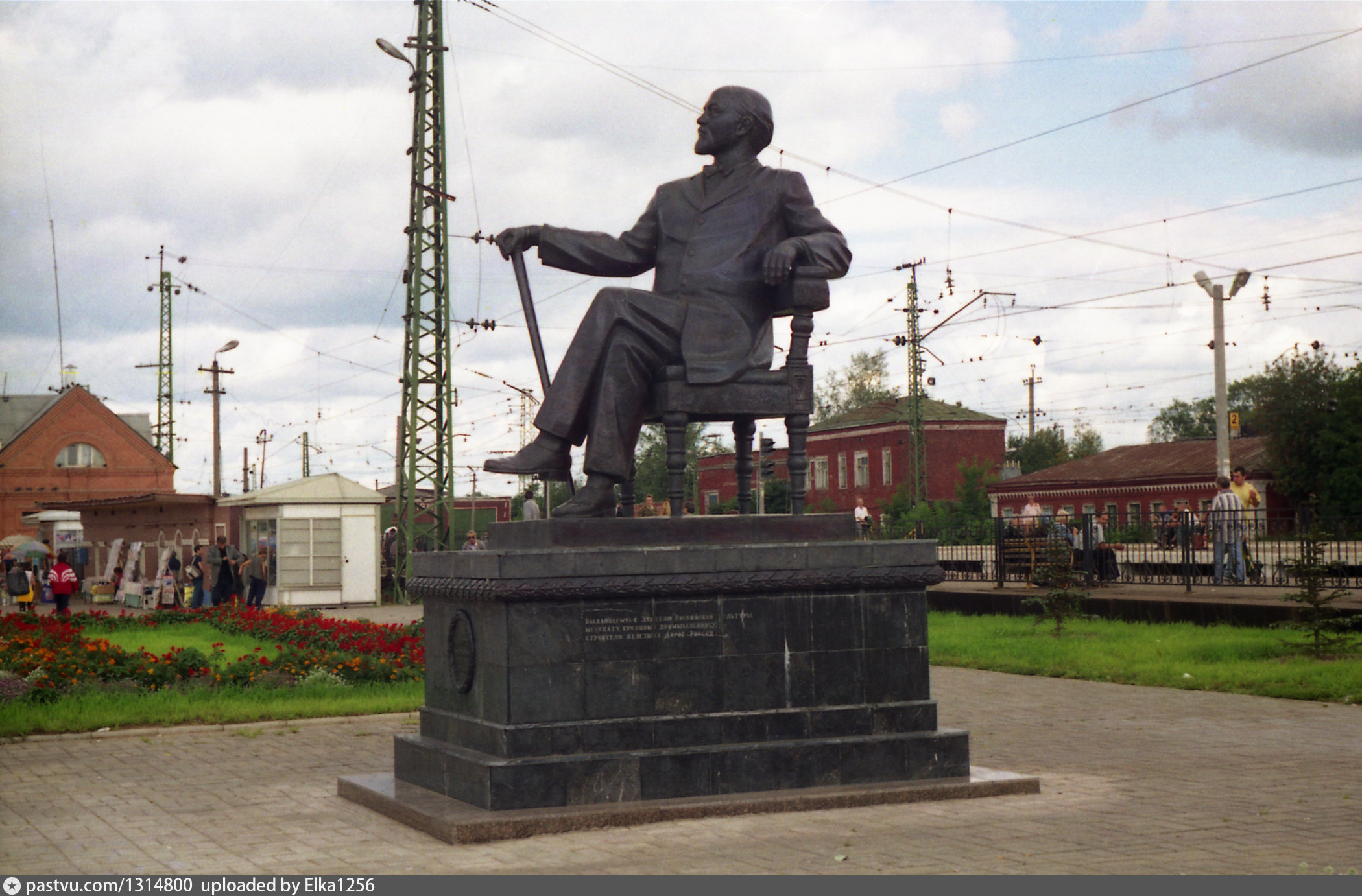 Памятник саманте смит в бибирево фото