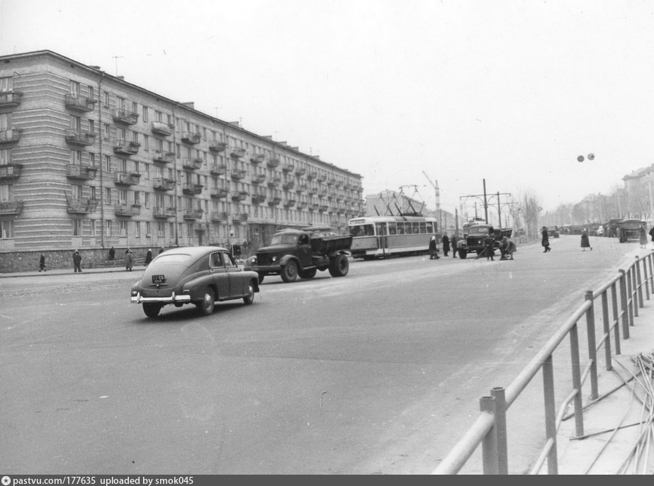 50 назад. Площадь Гагарина 1960г. Россия 50 лет назад. Жизнь 50 лет назад. Улицы 50 лет назад.