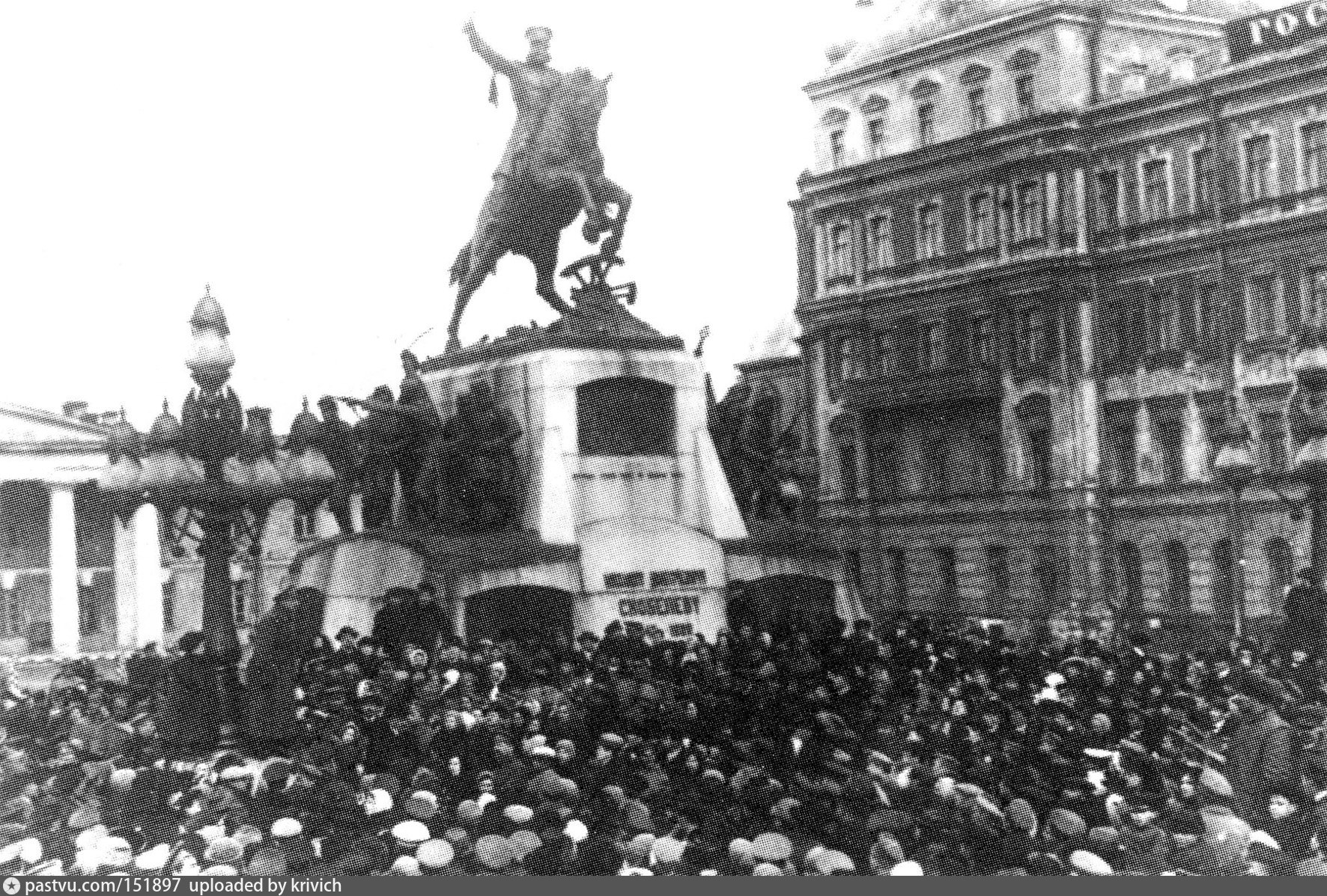 Февральская революция 1917. Февральская революция 1917 фото. Революция 1917 года в России февраль. Знаменская площадь февраль 1917.
