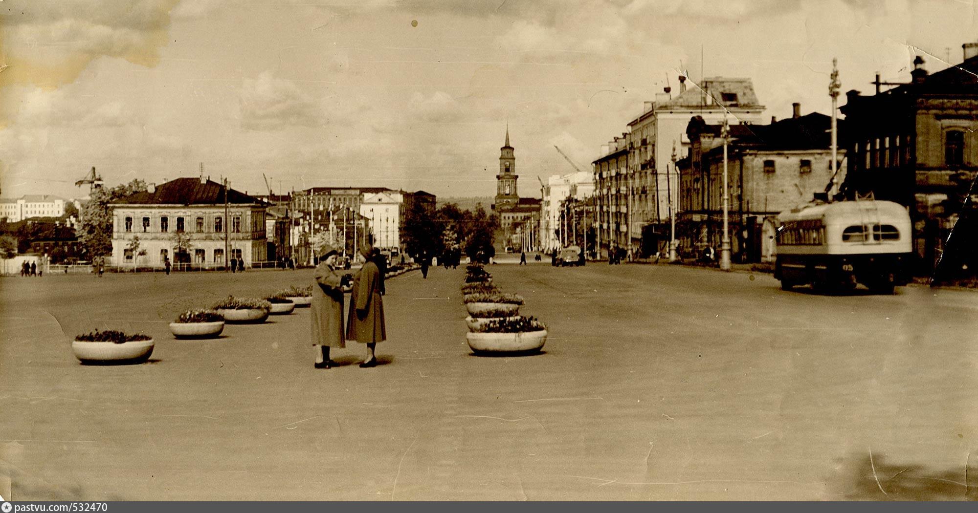 Пермь октябрьская площадь. Октябрьская площадь Пермь. Октябрьская площадь Кострома. Октябрьская площадь Пермь на карте. Площадь Октябрьская Кострома старые фото.