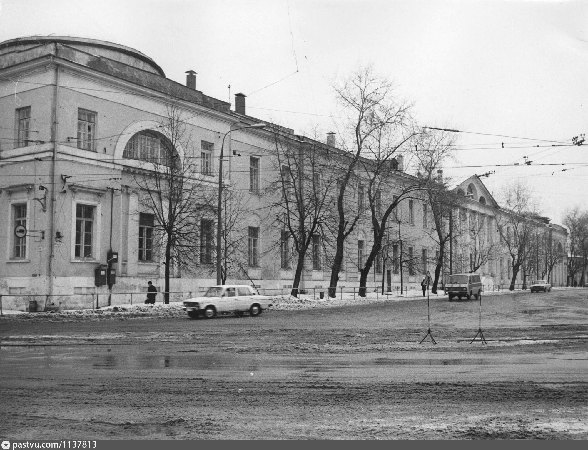 Госпитальная площадь москва. Госпитальная улица Москва. Госпитальный сквер. Лефортово. Госпитальный сквер.