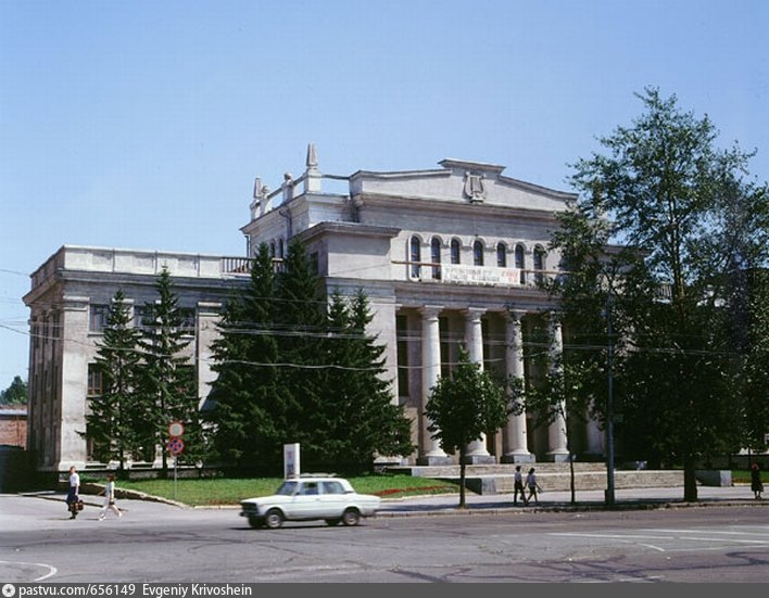 Дом ленина. Дом Ленина, Новосибирск, красный проспект, 32. Дом Ленина красный проспект. Дом Ленина сейчас. НЭТИ памятник Ленину.