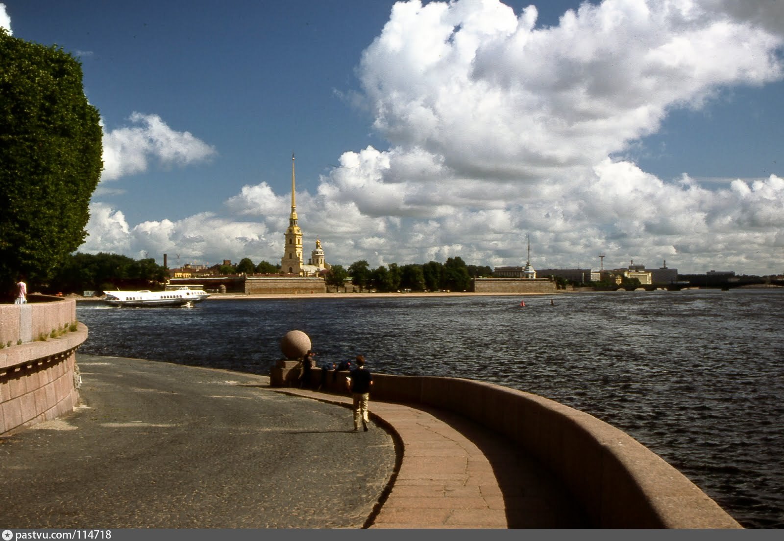 стрелка васильевского острова и петропавловская крепость