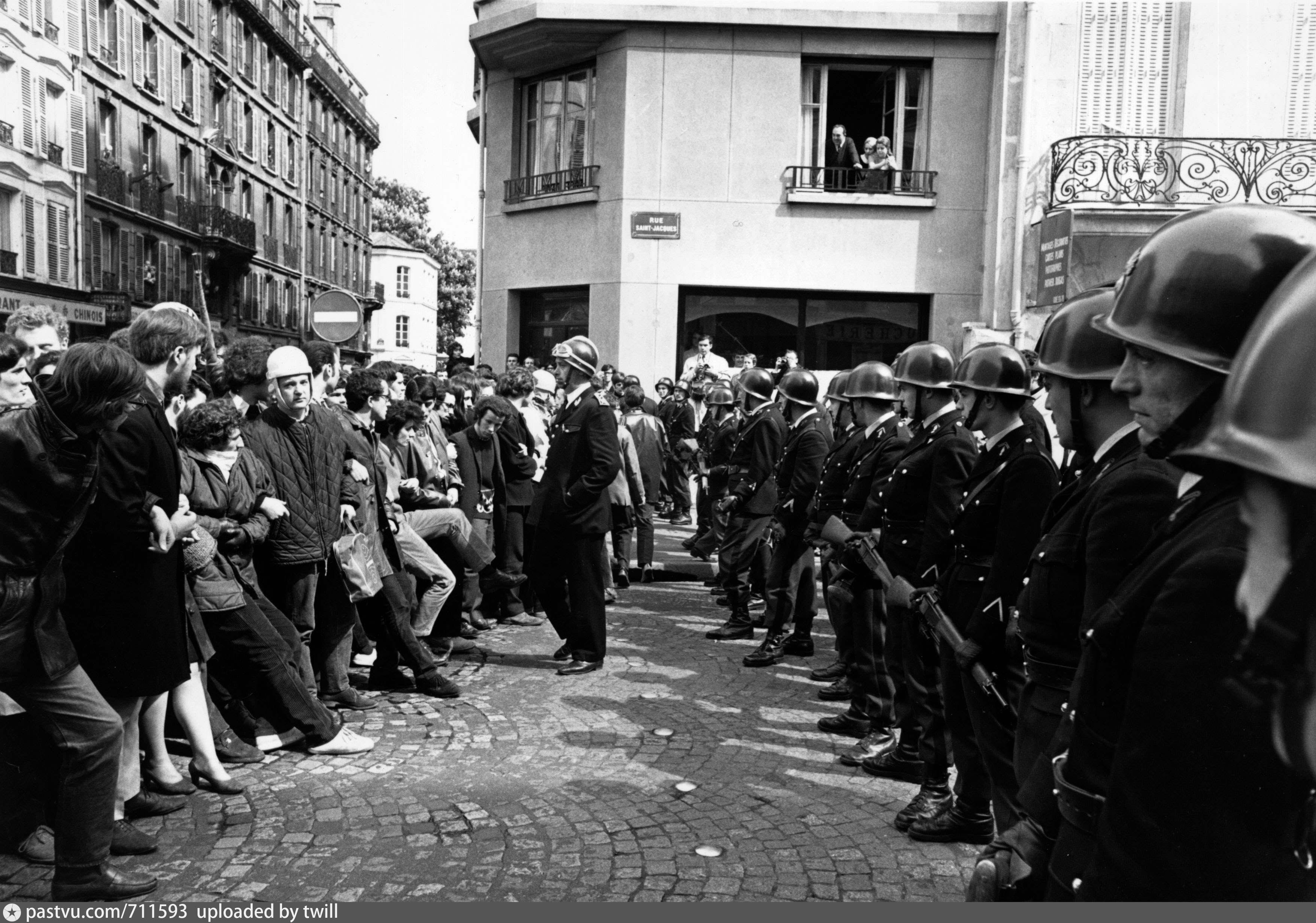 68 год фото. Студенческие протесты во Франции 1968. Студенческие беспорядки в Париже 1968. 1968 Год Франция. Майские события 1968 года во Франции.