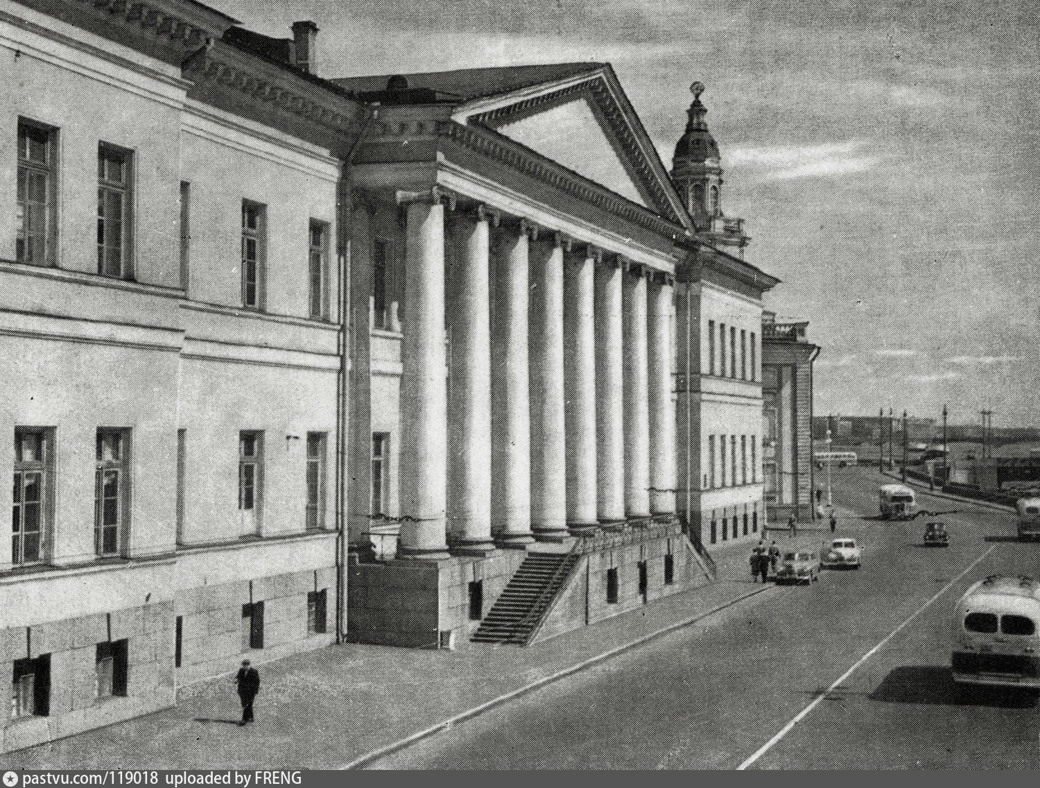 старое здание академии наук в москве