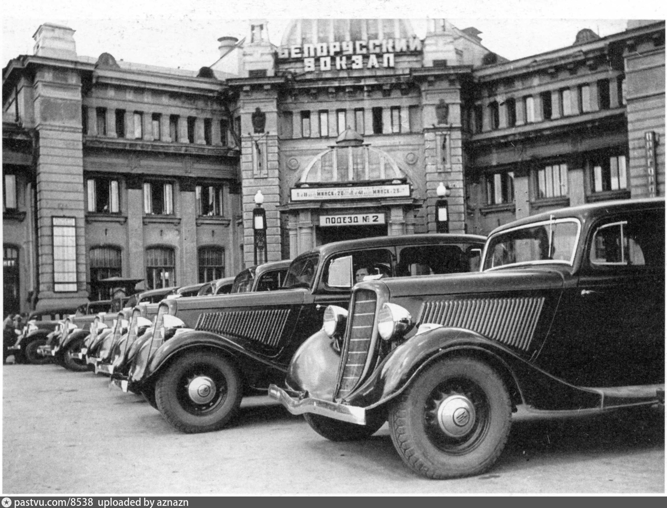 Первый автомобиль в москве. ГАЗ м1 эмка 1930. ГАЗ м1 такси в СССР. ГАЗ м1 в Москве СССР. ГАЗ-м1 такси 1936.