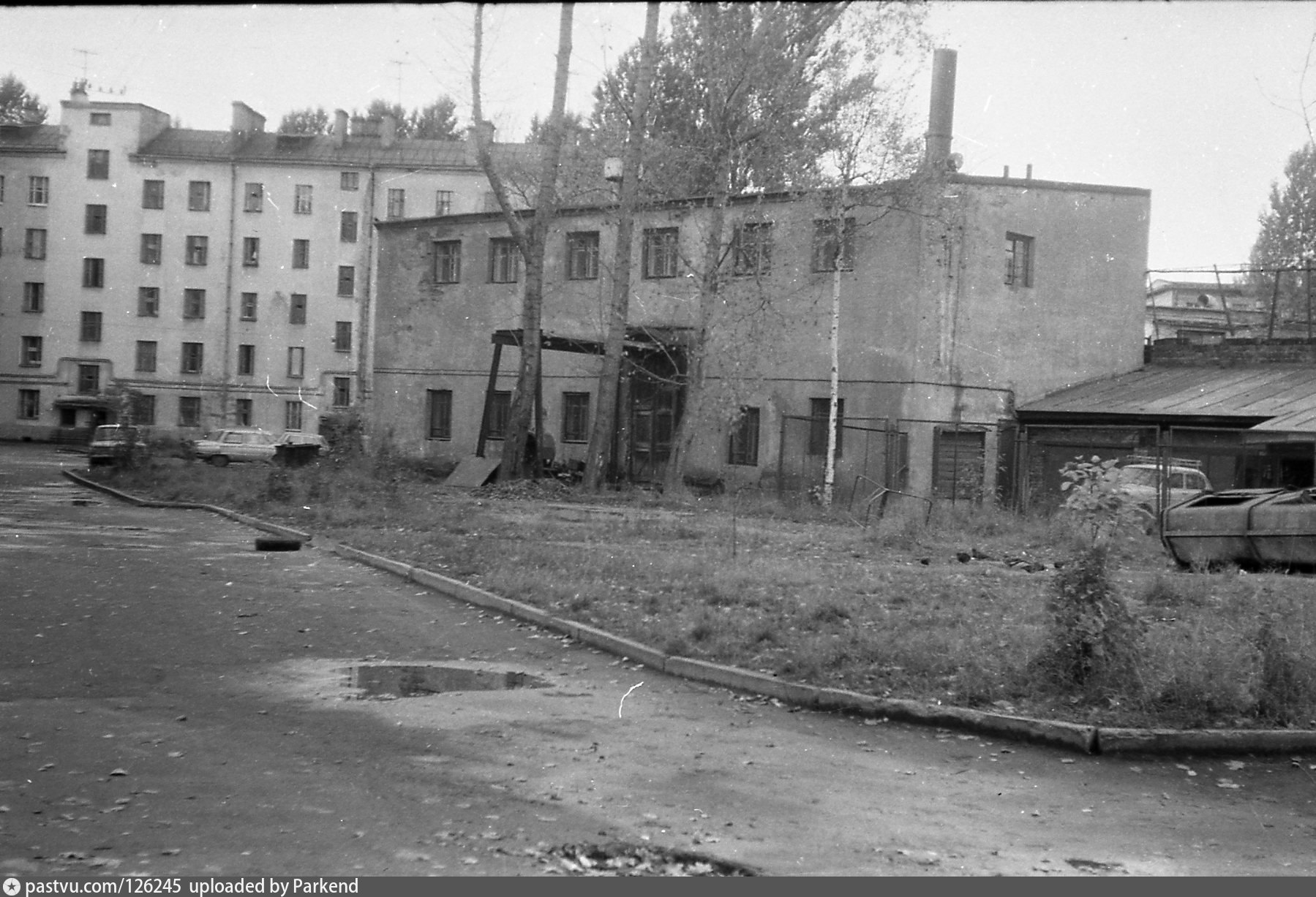 Двор дома по Белоостровской, 27 / Сердобольской, 62 - Retro photos