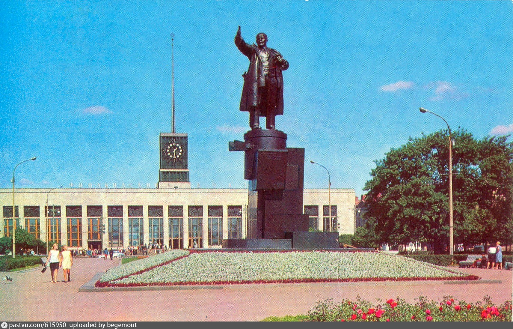 Памятник ленину в ленинграде. Памятник Ленину у Финляндского вокзала. Памятник Ленину в Санкт-Петербурге у Финляндского вокзала. Площадь Ленина Финляндский вокзал памятник Ленину. Памятник Ленину СПБ Финляндский вокзал.