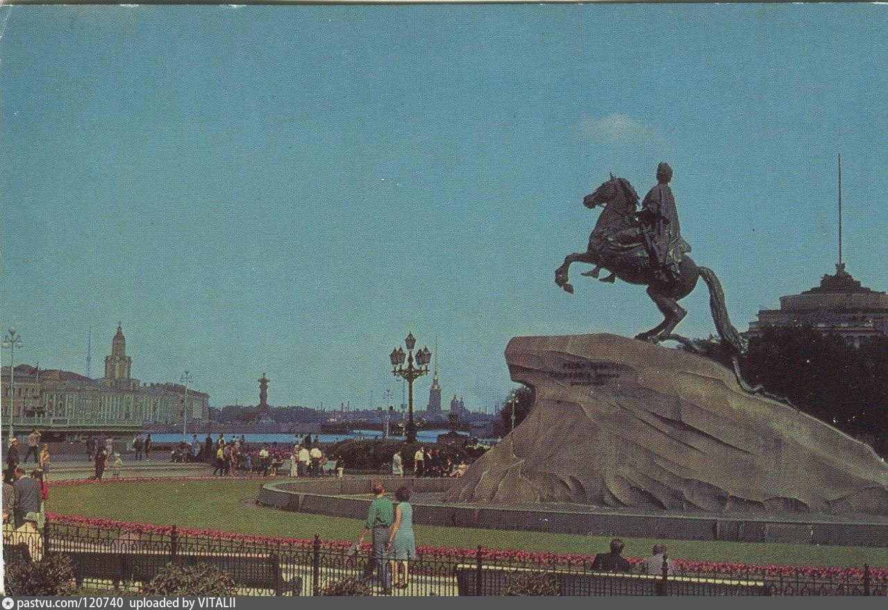 Медный всадник санкт петербург сенатская площадь фото. Сенатская площадь в Ленинграде. Медный всадник, Санкт-Петербург, Сенатская площадь. Сенатская площадь Санкт-Петербург 19 век. Медный всадник на Сенатской площади.