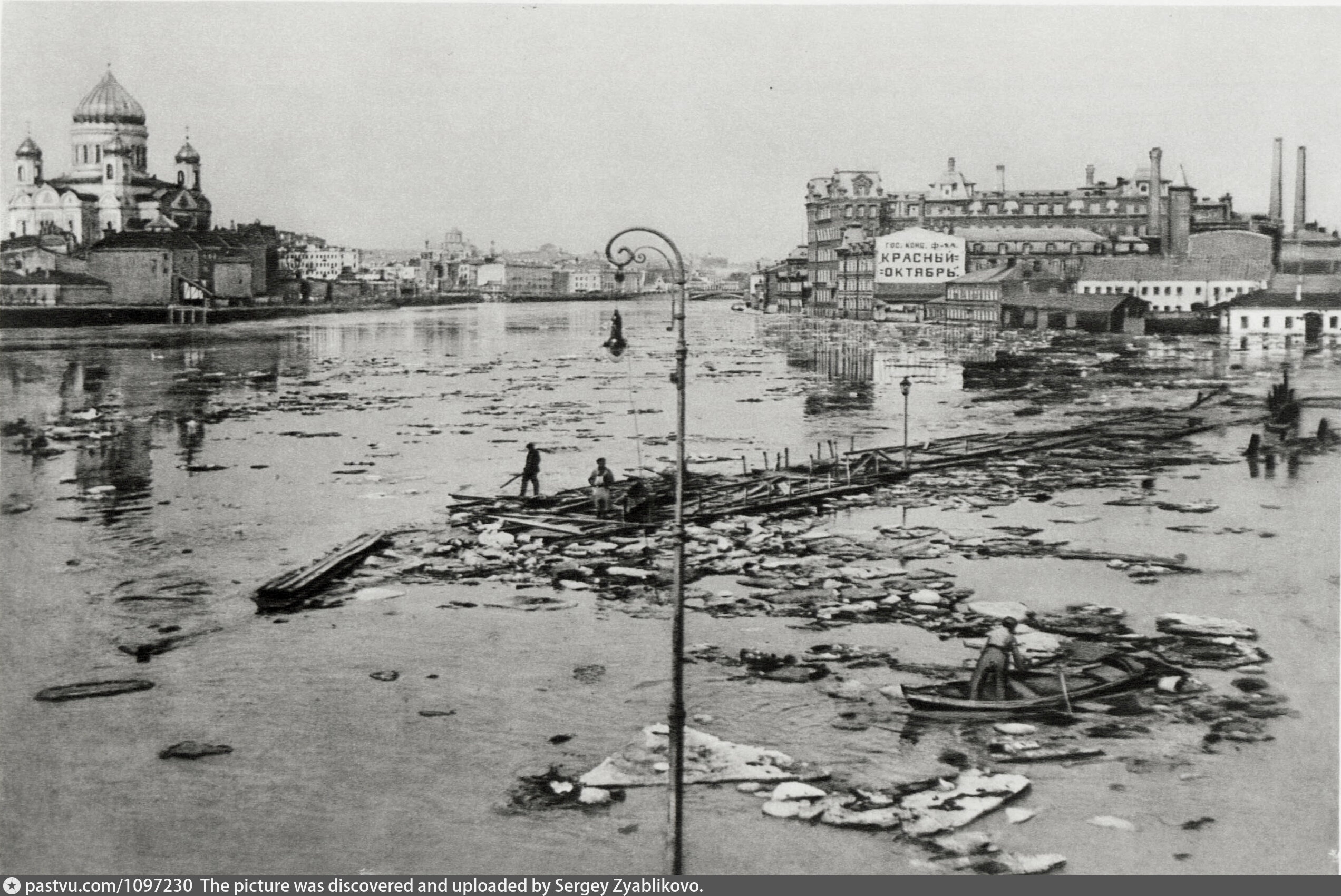 В xx веке произошло. Наводнение в Москве 1908. Наводнение на Москве реке 1908. Потоп в Москве 1908 года. Наводнение Неглинная 1965.