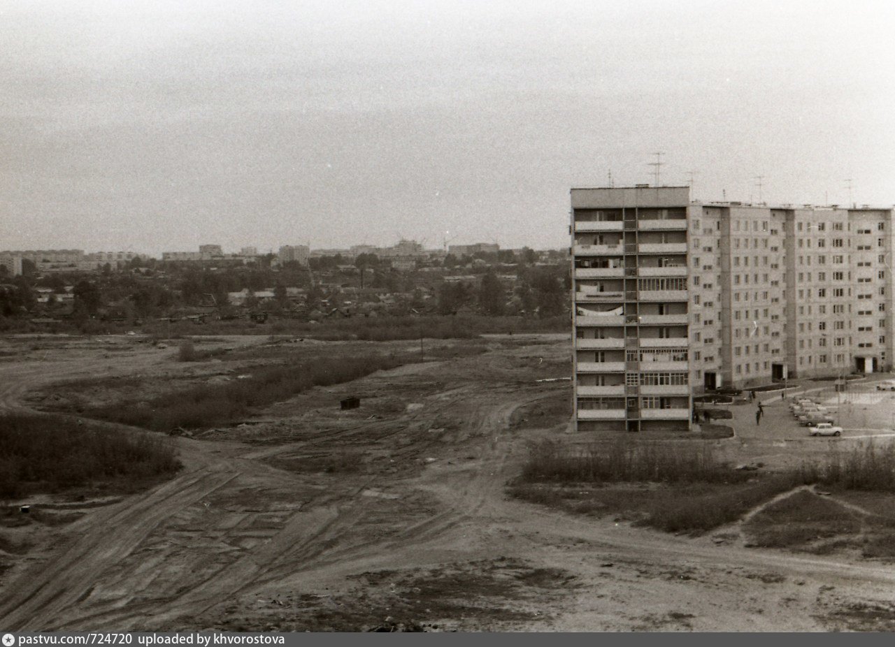 Старый микрорайон. Екатеринбург Заречный микрорайон 1990. Бульвар Заречный 2000 год. Старый Заречный Тюмень. Тюмень Заречный 2000.