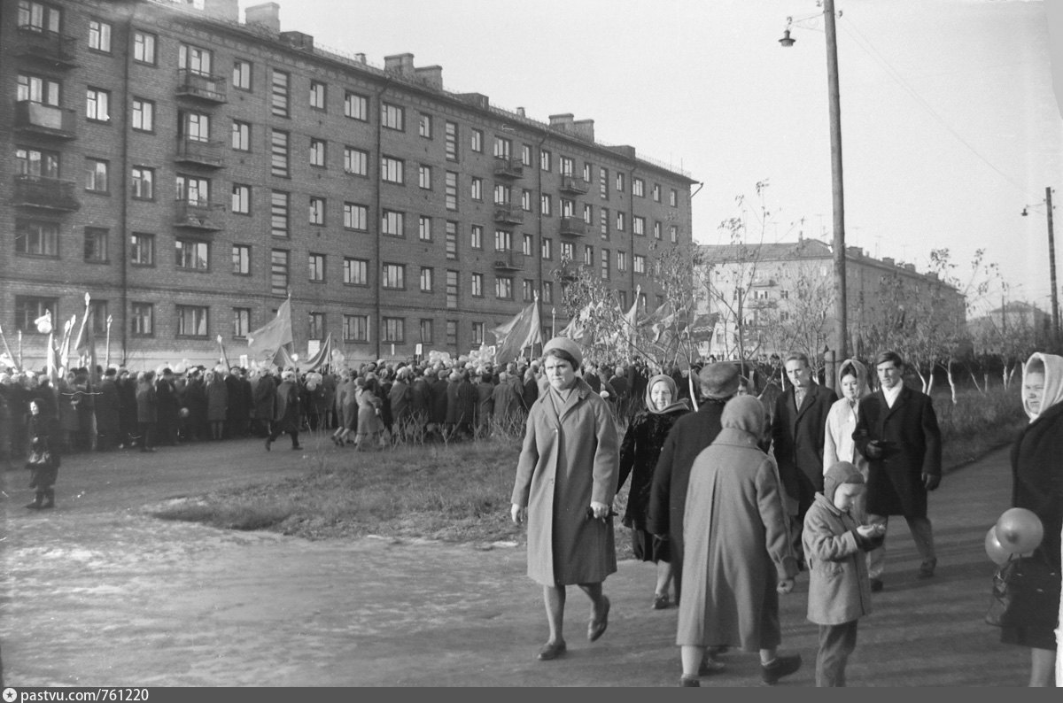 1978 год. 1978 Год СССР. Демонстрации 7 ноября 1972 года в Кирове. 7 Ноября 1978. Демонстрации на 7 ноября в СССР Киров.