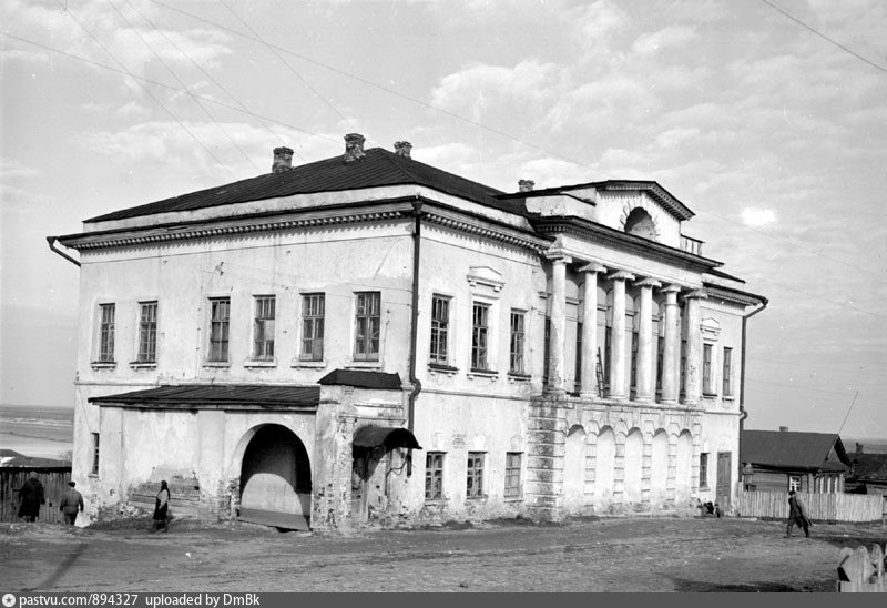 Дом каратыгина муром. Дом купца сыромятникова муром. Муром дом купцов суздальцевых. Тимирязева муром дом купца. Купеческий дом муром.