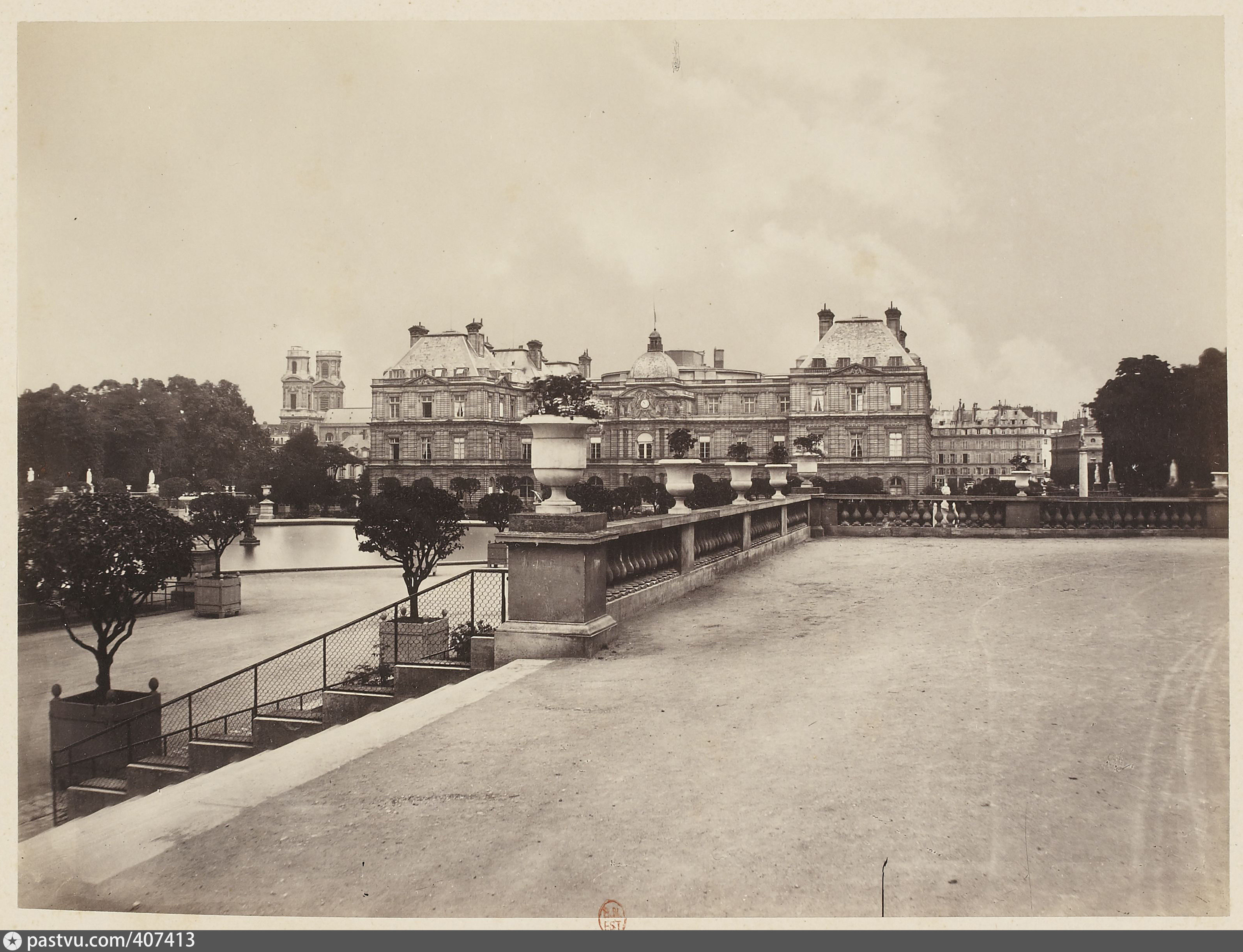 В начале 1870 годов. Париж 1870 год. Франция 19 века Императорский сад. Париж старые фотокарточки 19 век. Париж конца 19 века.
